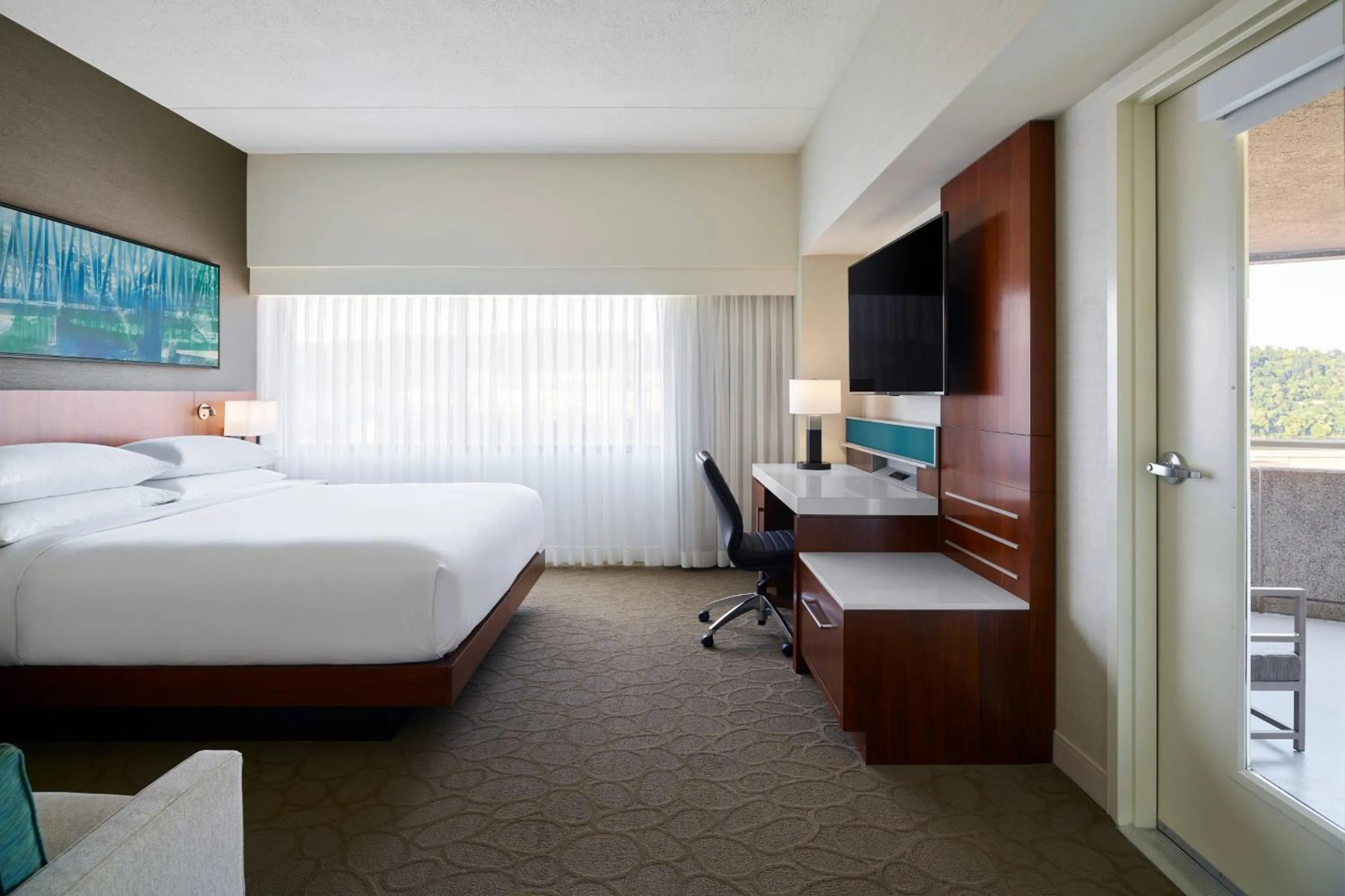 Photo of the whole room, Bed in Delta Hotels by Marriott Ashland Downtown