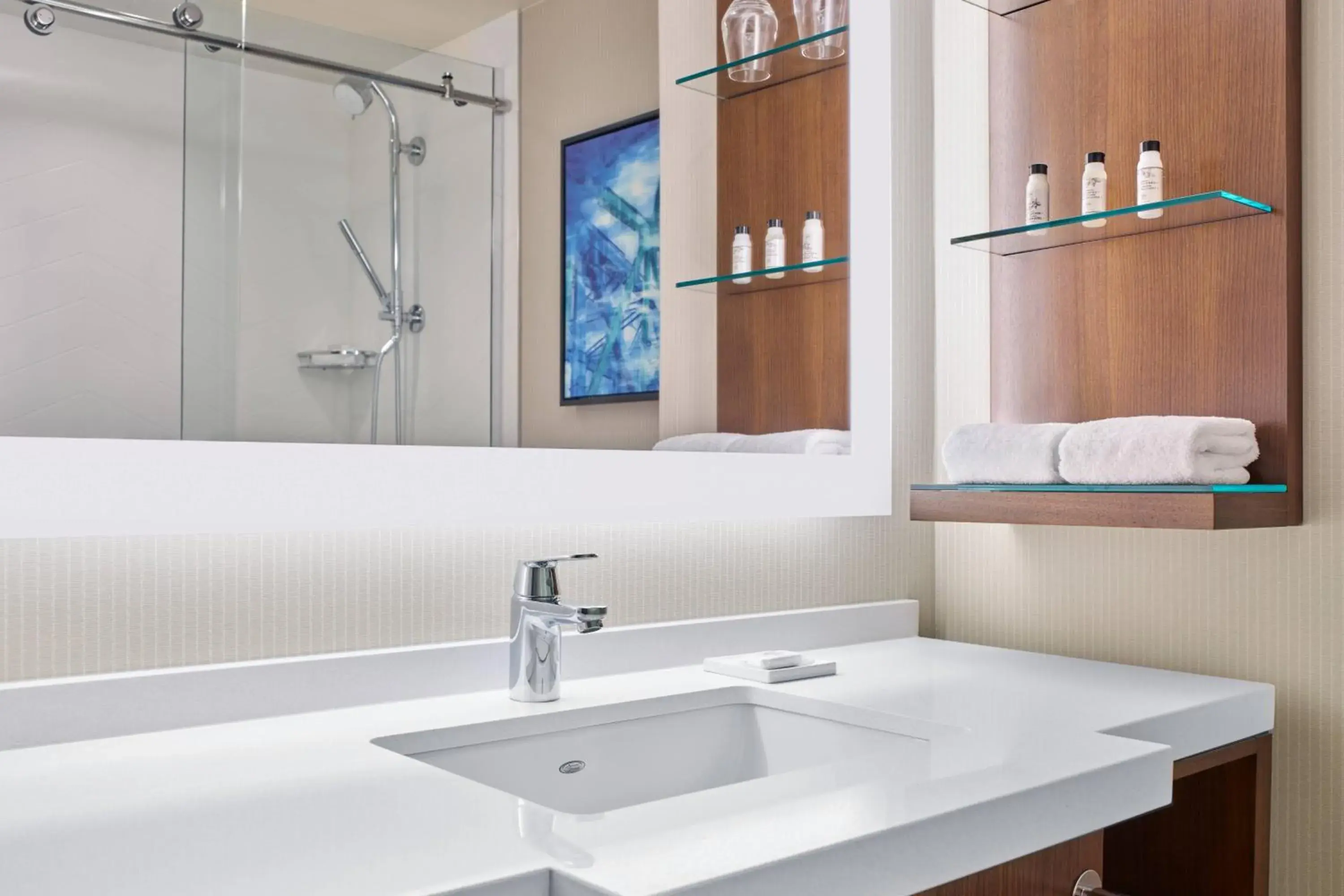 Guest room, 2 Queen in Delta Hotels by Marriott Ashland Downtown Guest room, 2 Queen in Delta Hotels by Marriott Ashland Downtown