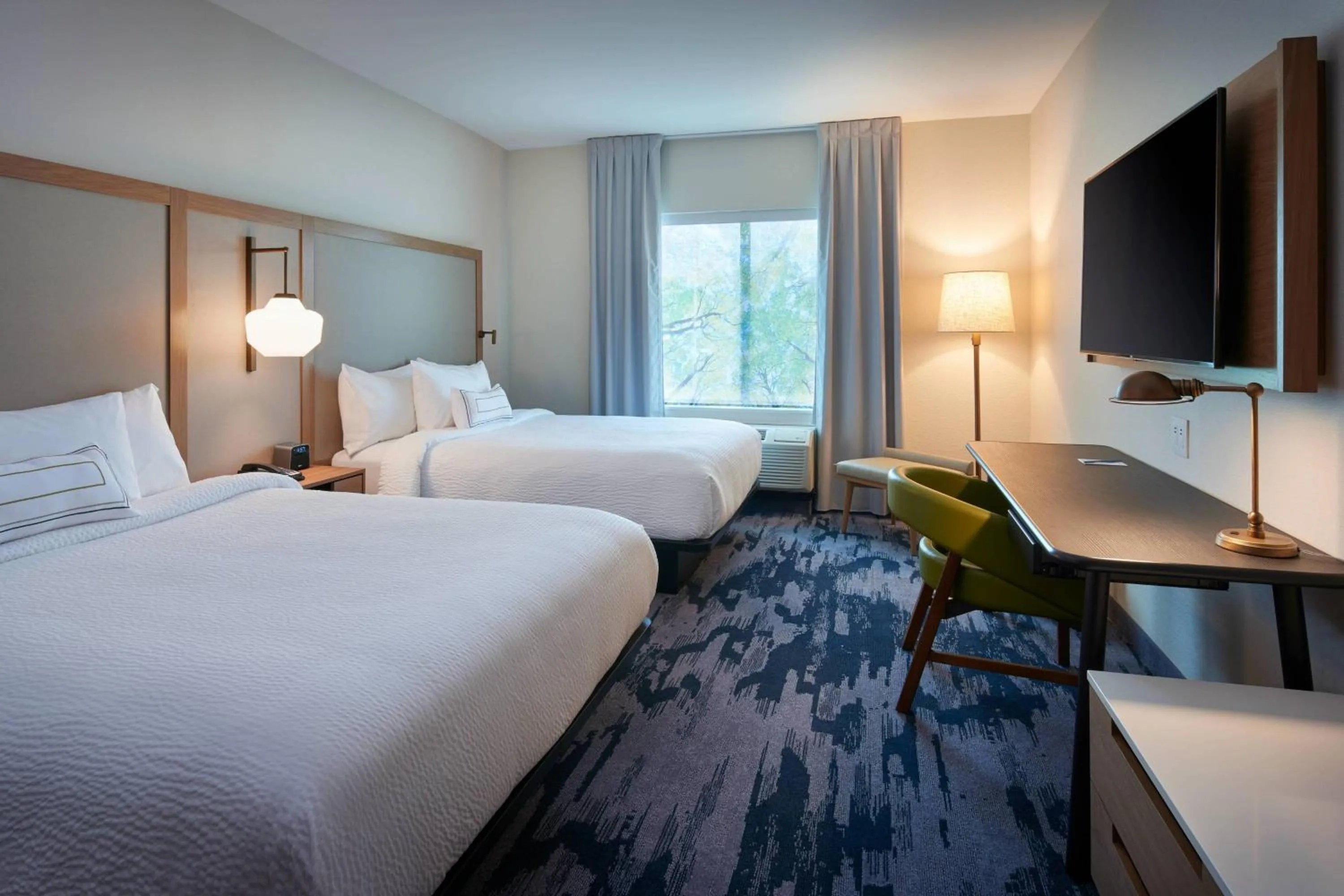 Photo of the whole room, Bed in Fairfield Inn & Suites by Marriott Midland