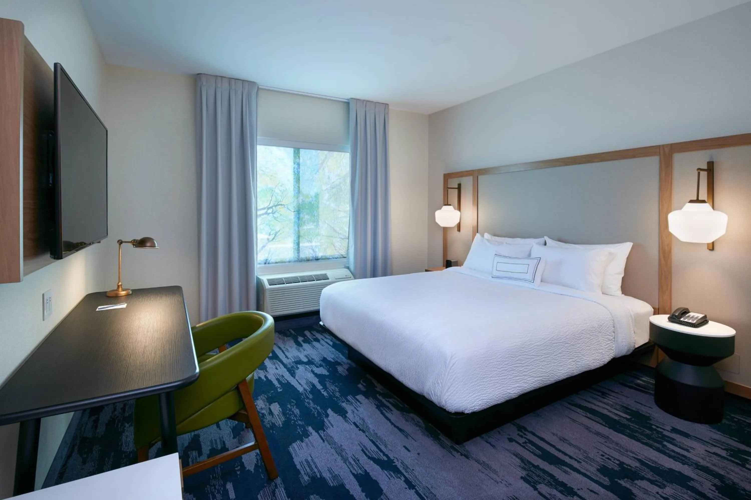 Photo of the whole room, Bed in Fairfield Inn & Suites by Marriott Midland