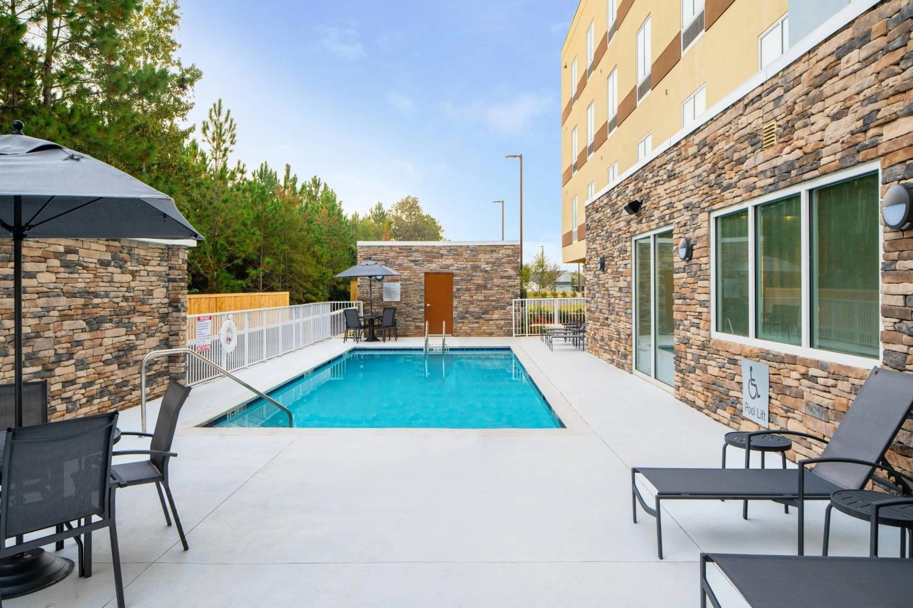 Swimming pool in Fairfield by Marriott Inn & Suites Pensacola Pine Forest