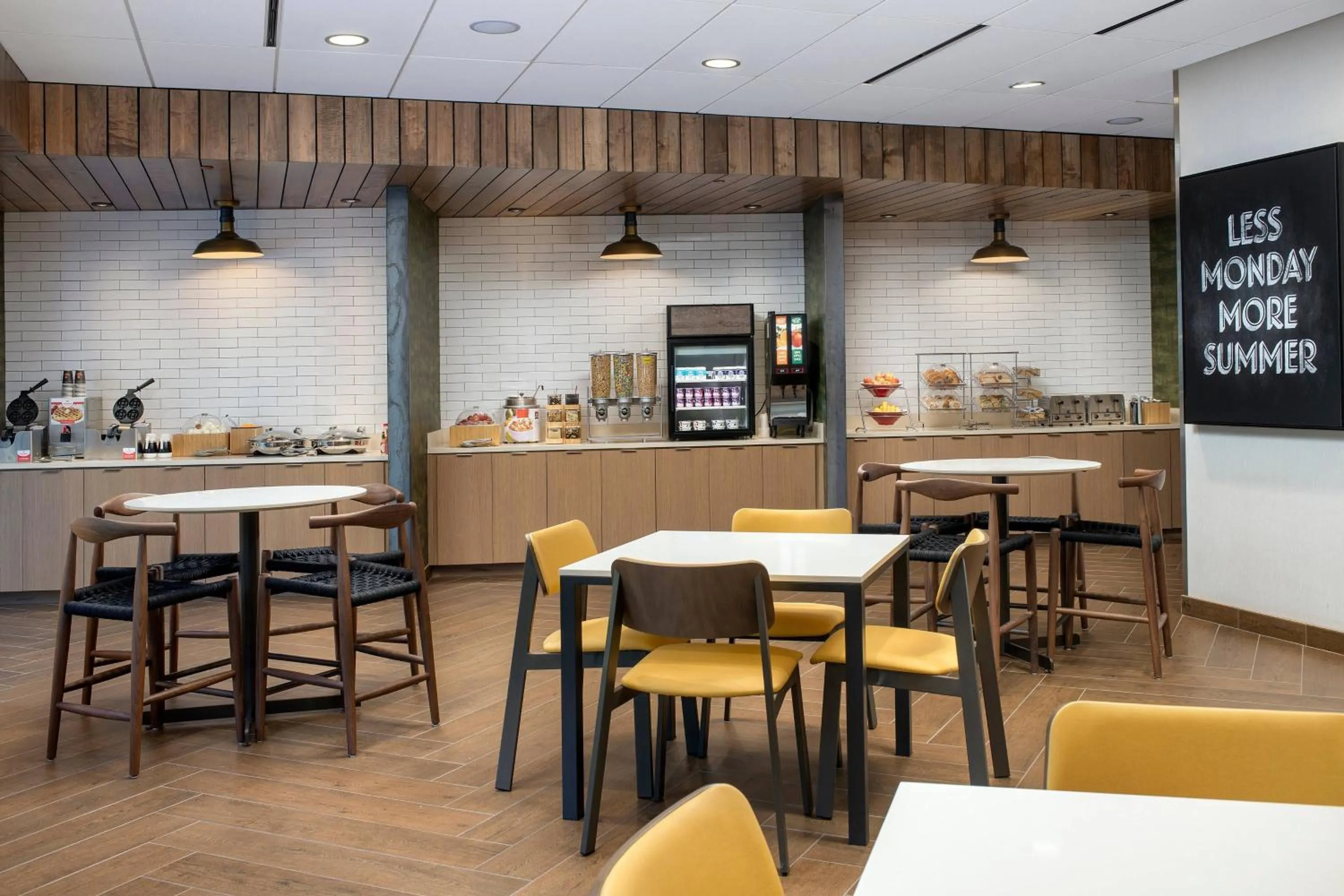 Breakfast in Fairfield Inn & Suites by Marriott Knoxville Lenoir City/I-75