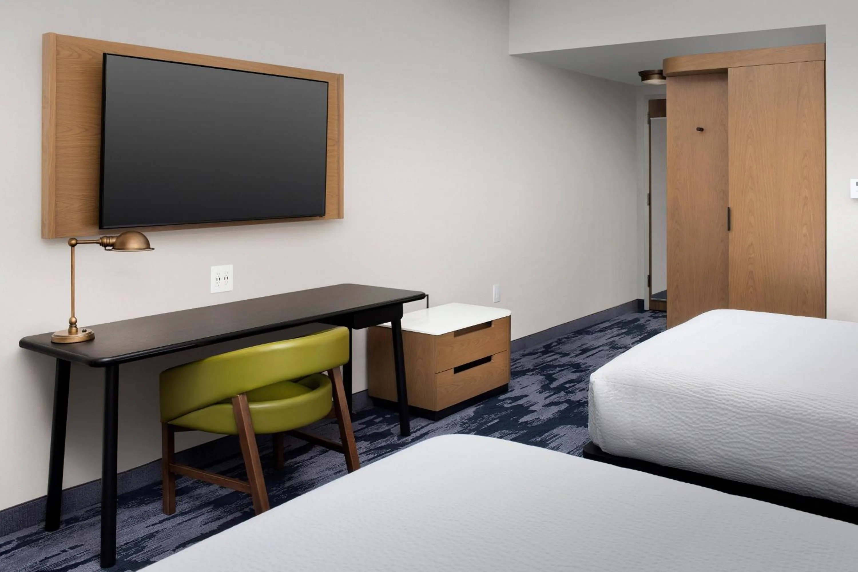 Photo of the whole room, Bed in Fairfield Inn & Suites by Marriott Knoxville Lenoir City/I-75