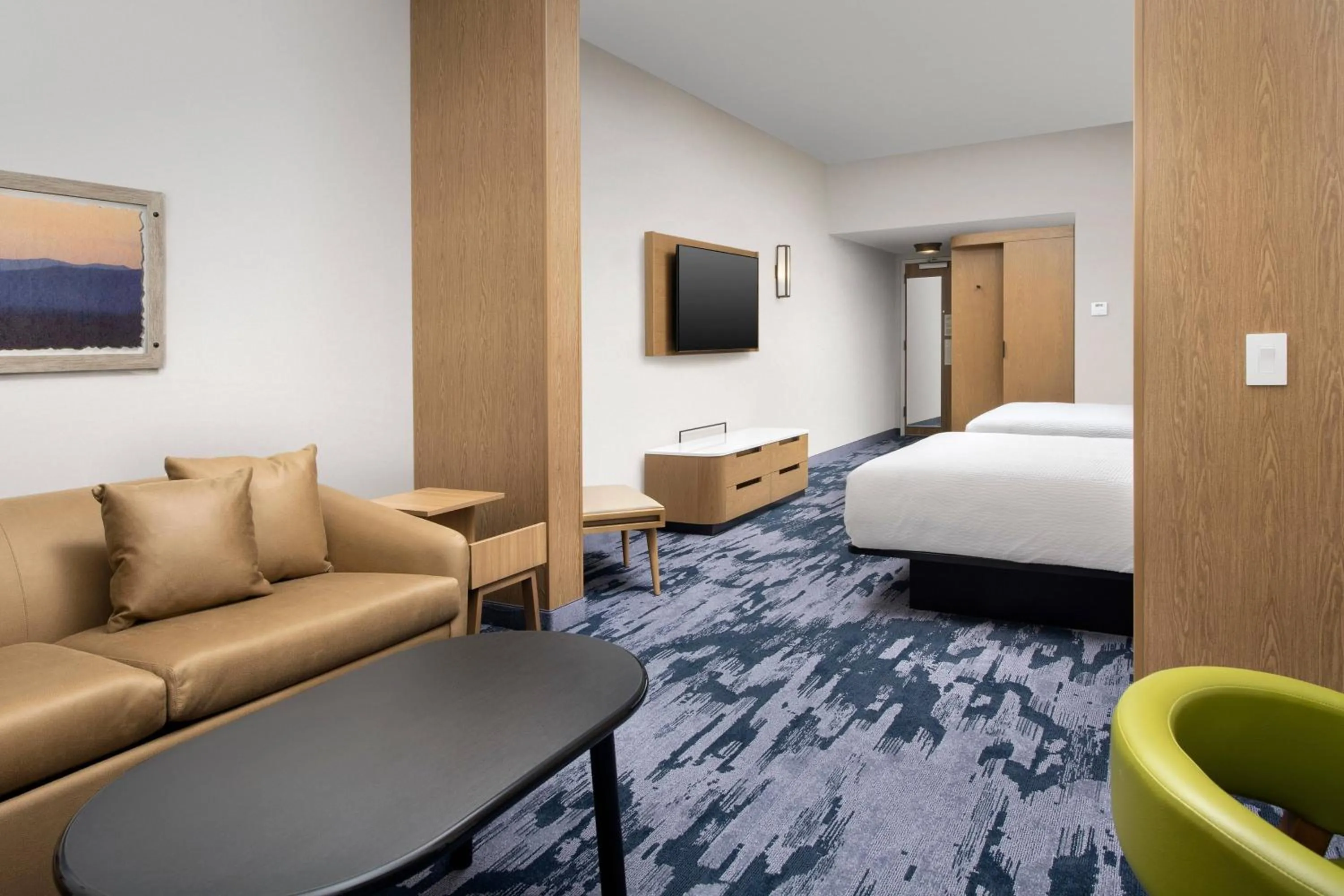 Living room, Bed in Fairfield Inn & Suites by Marriott Knoxville Lenoir City/I-75