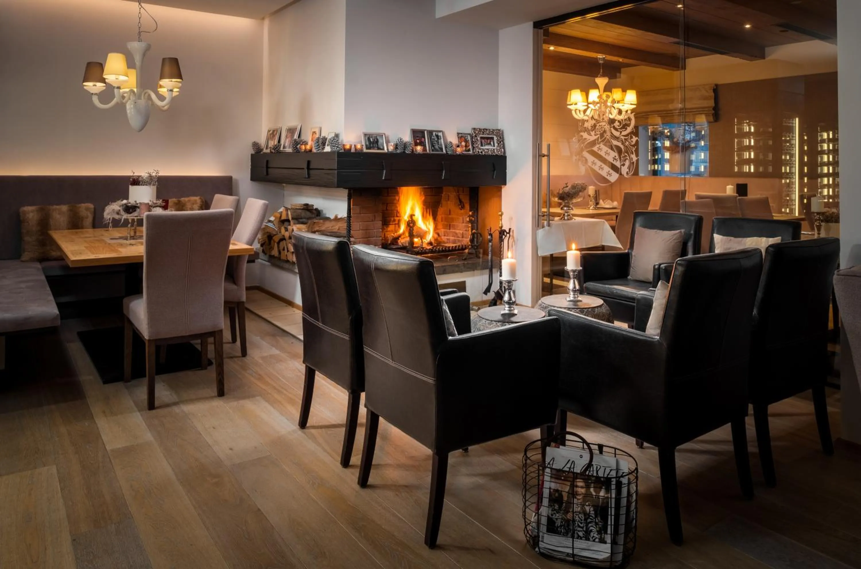 Lounge or bar in Hotel Bergkristall Oberlech