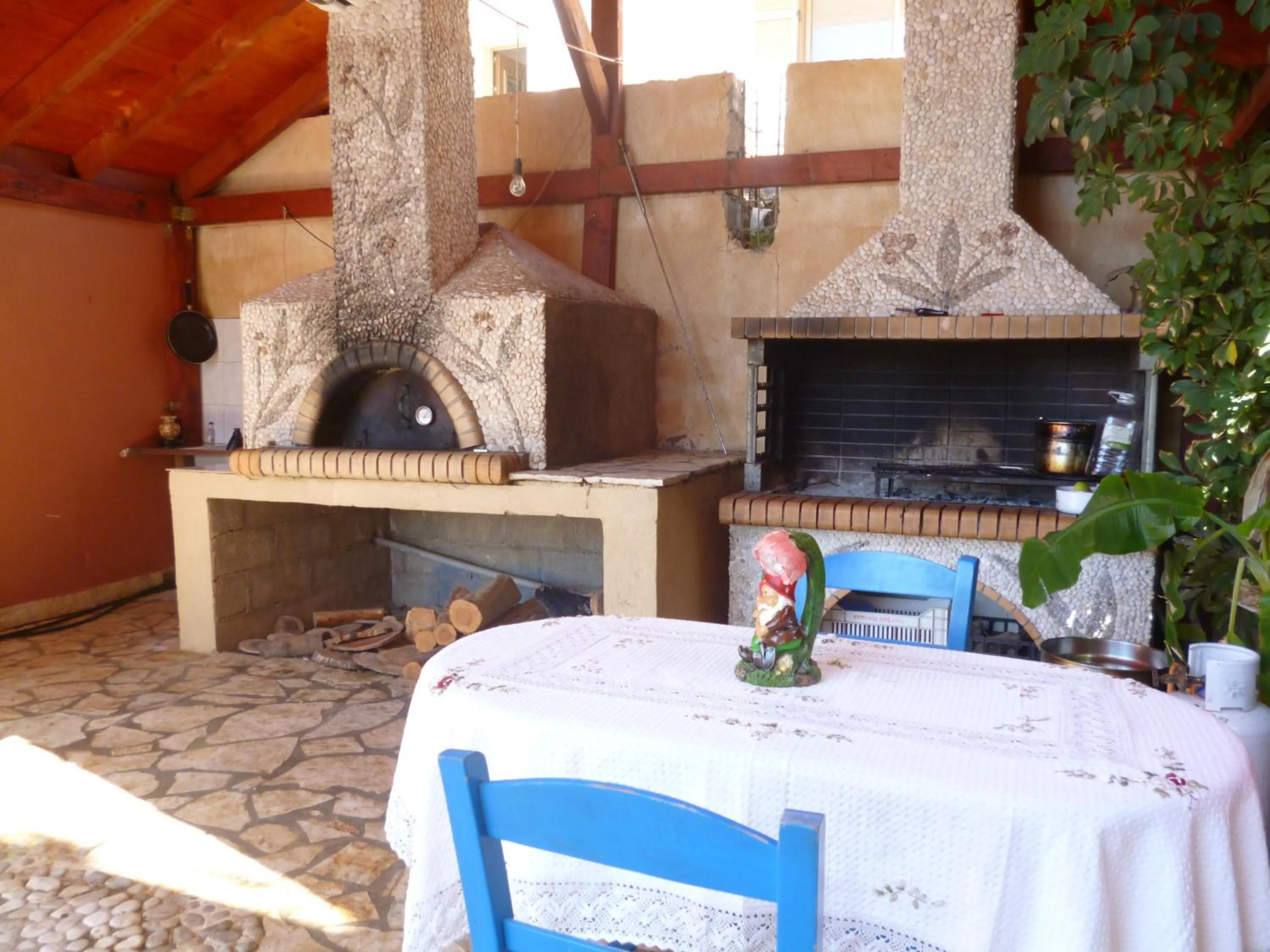 BBQ facilities in Marinos Studios at Lourdata village