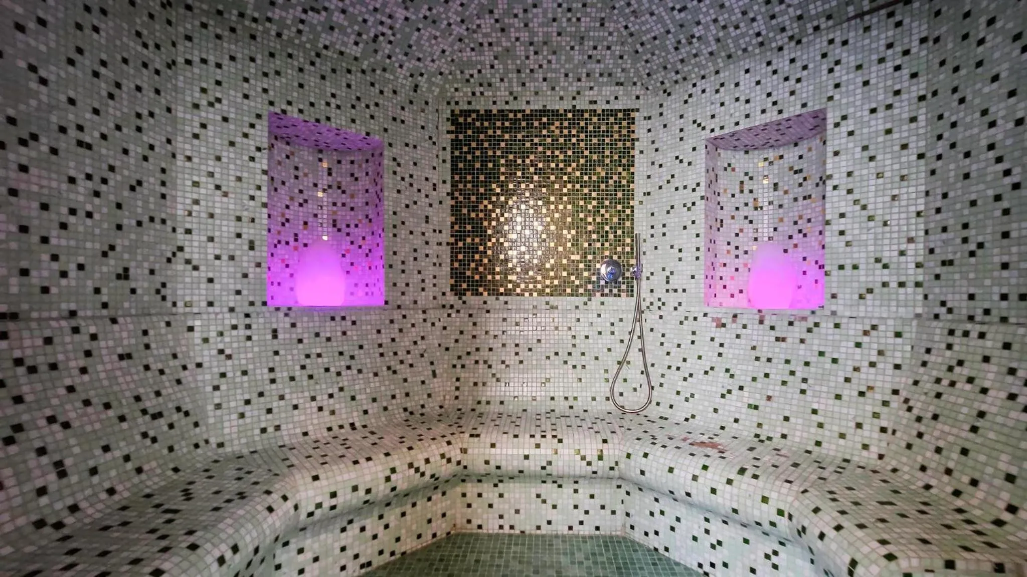 Steam room in Ashanti Aparthotel Wellness&Spa