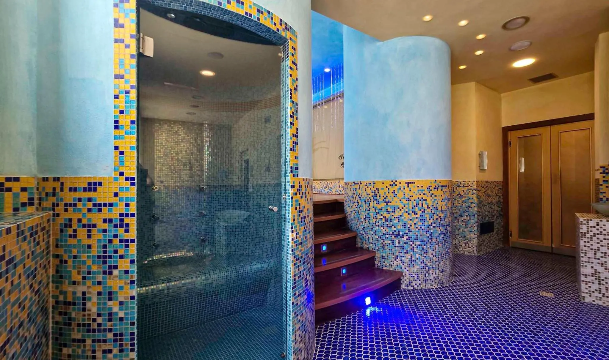 Shower in Ashanti Aparthotel Wellness&Spa
