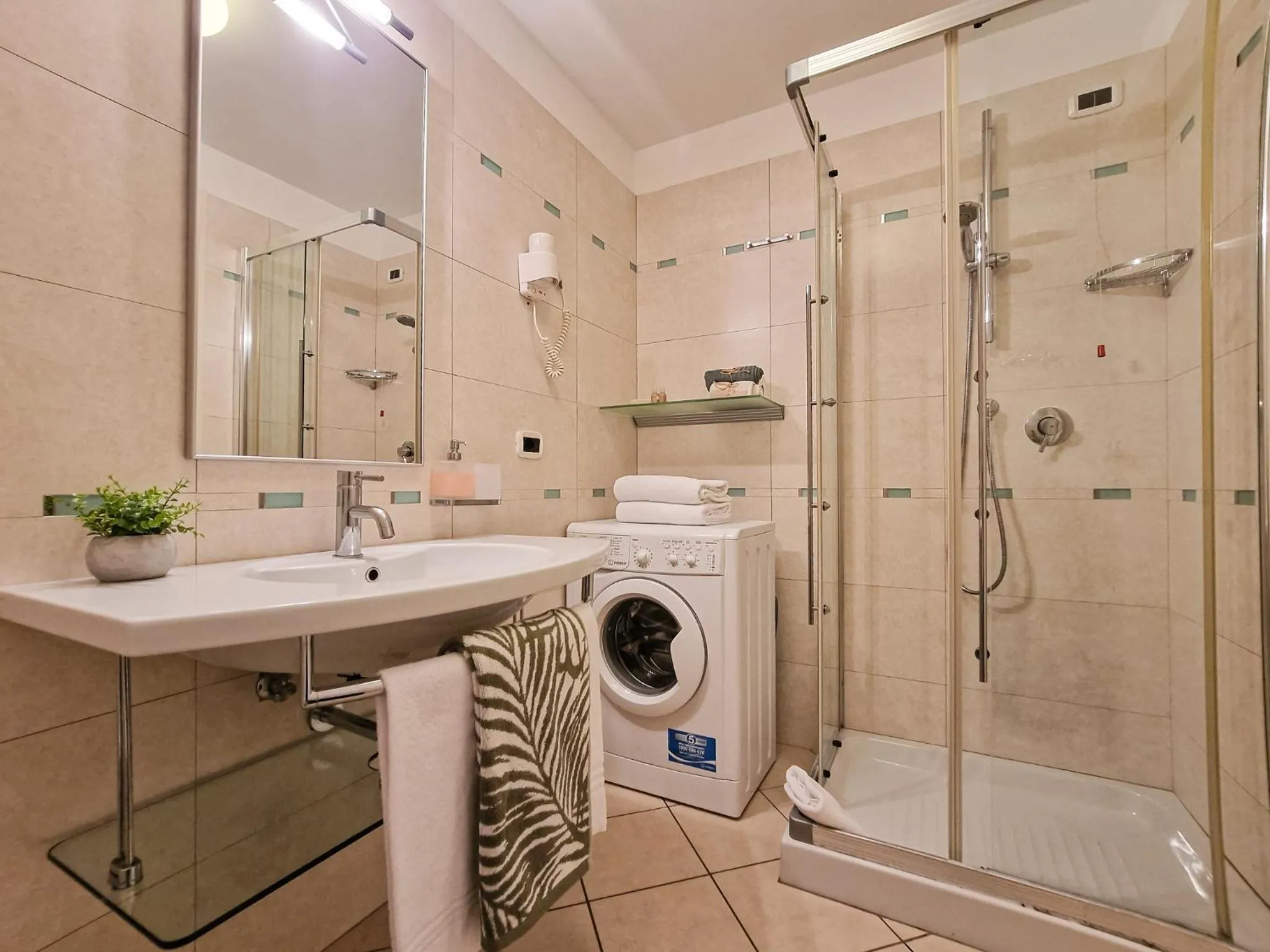Shower in Ashanti Aparthotel Wellness&Spa