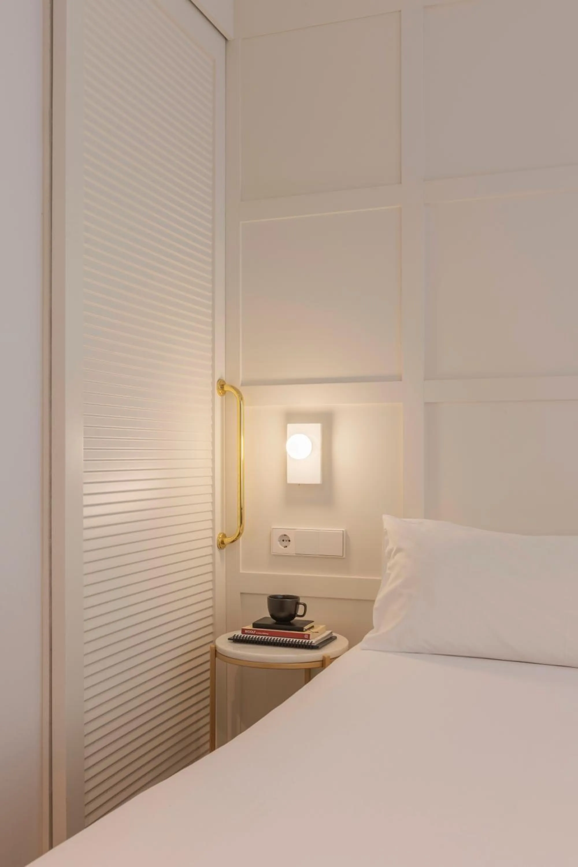 Bed in Room Mate Cosmo - City Centre, Valencia