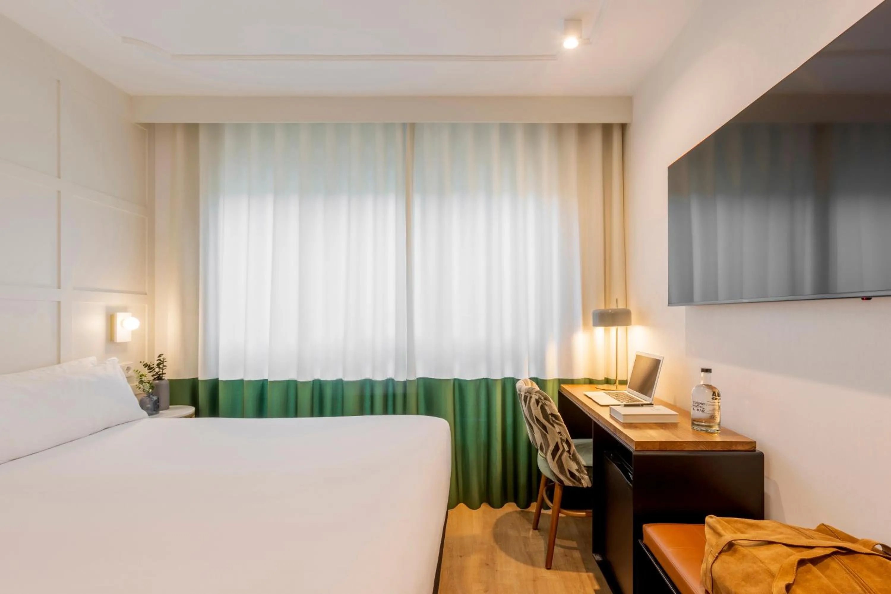 Photo of the whole room, Bed in Room Mate Cosmo - City Centre, Valencia