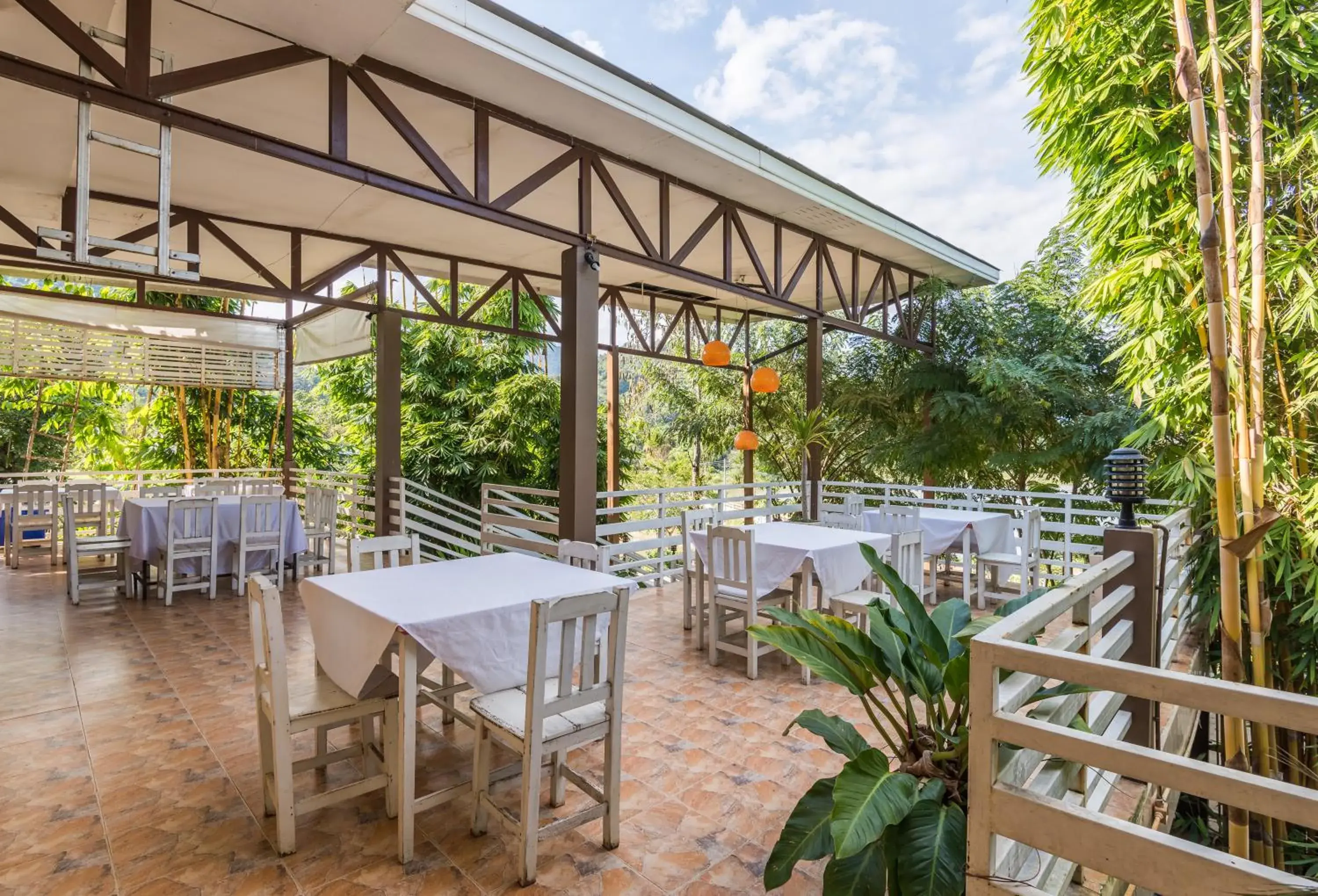 Restaurant/places to eat in ChiangRai Lake Hill Restaurant/places to eat in ChiangRai Lake Hill