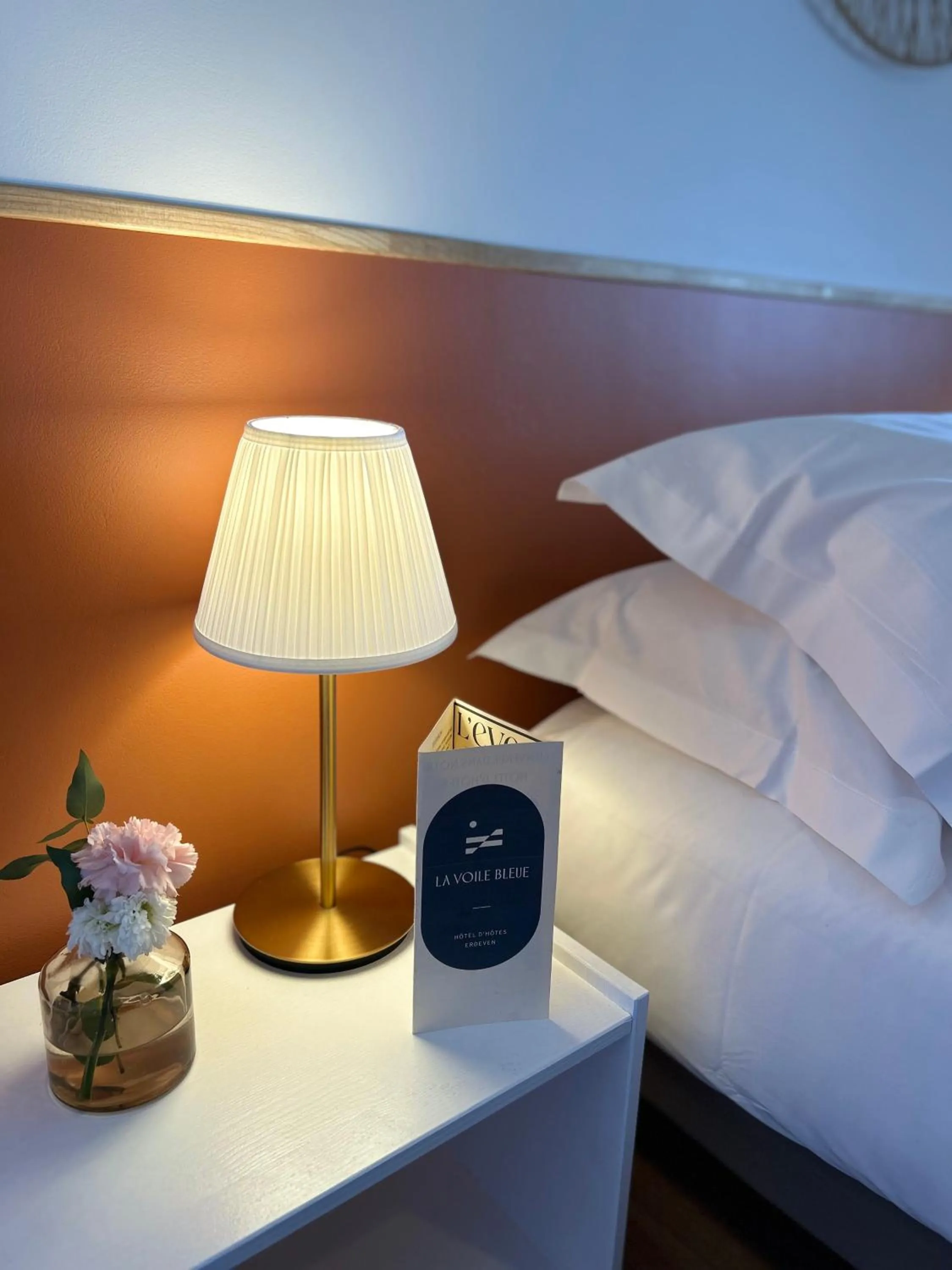 Bedroom, Bed in Hôtel Restaurant La Voile Bleue