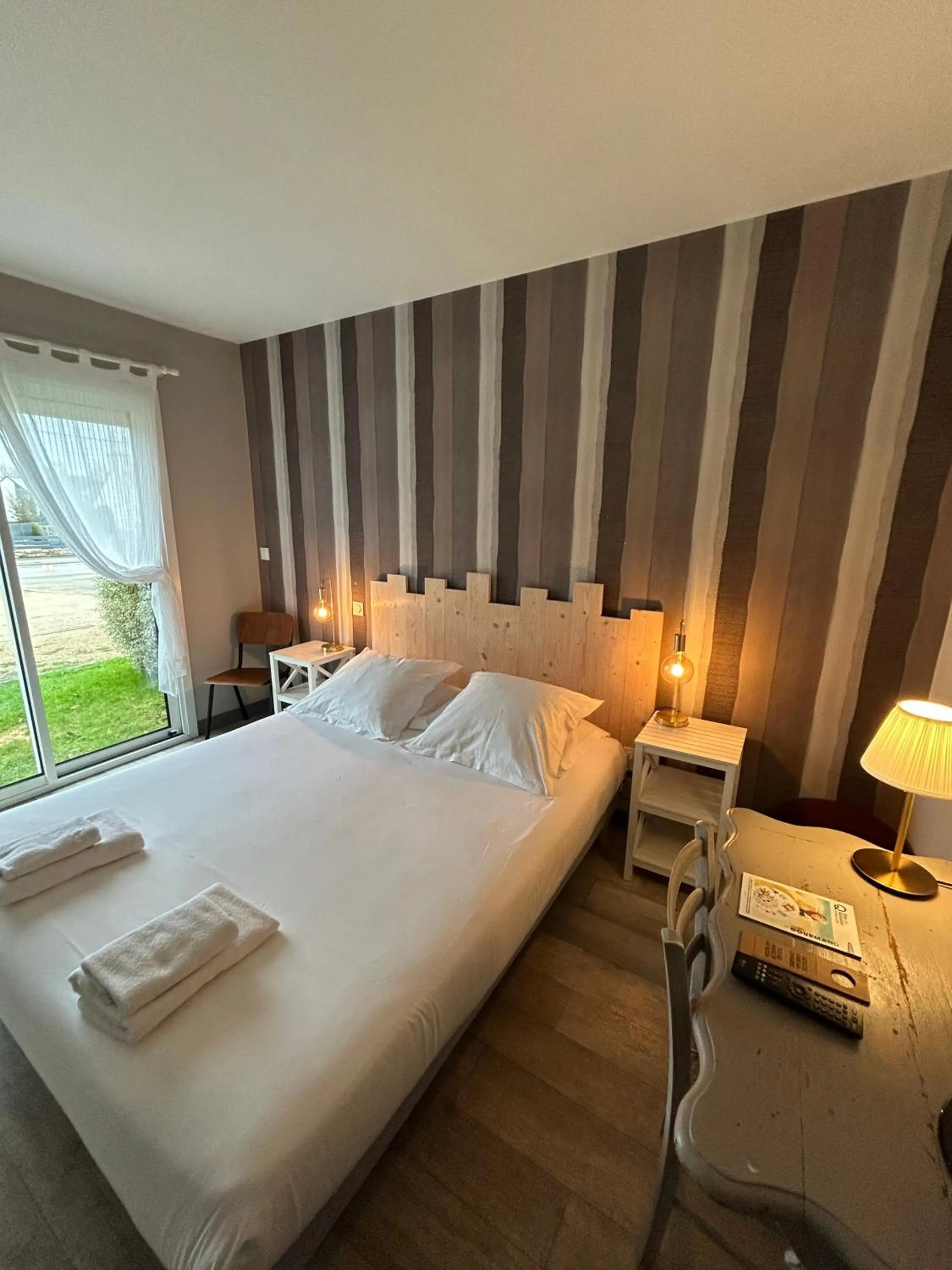 Photo of the whole room, Bed in Hôtel Restaurant La Voile Bleue