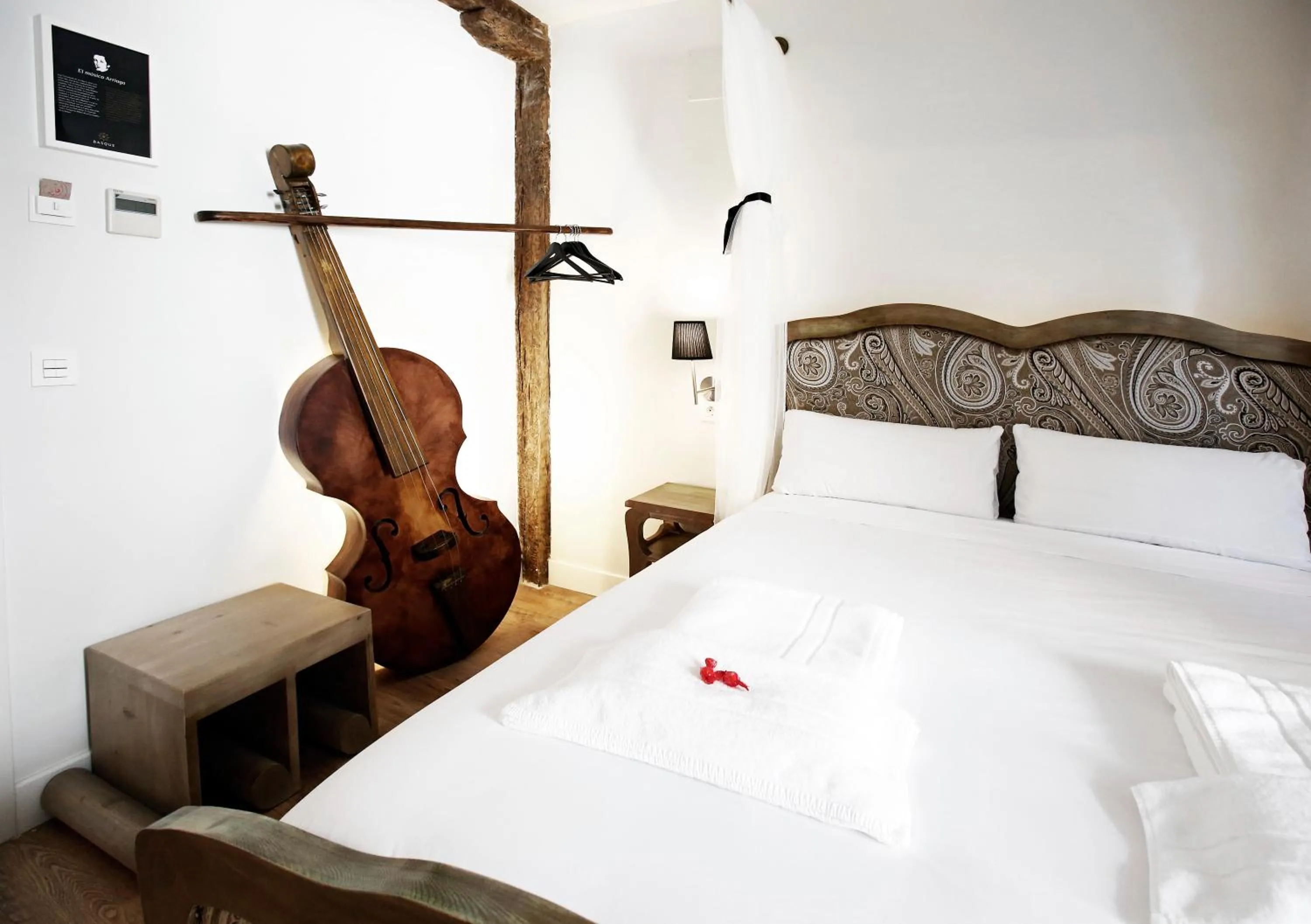 Bed in Pensión Basque Boutique