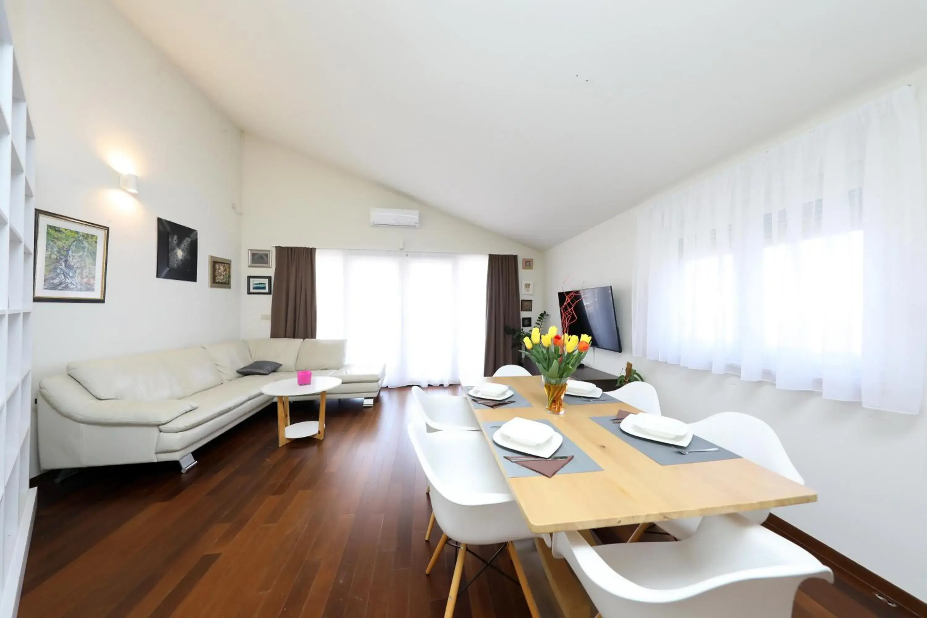 Three-Bedroom Apartment in Bellevue Hill apartment Three-Bedroom Apartment in Bellevue Hill apartment