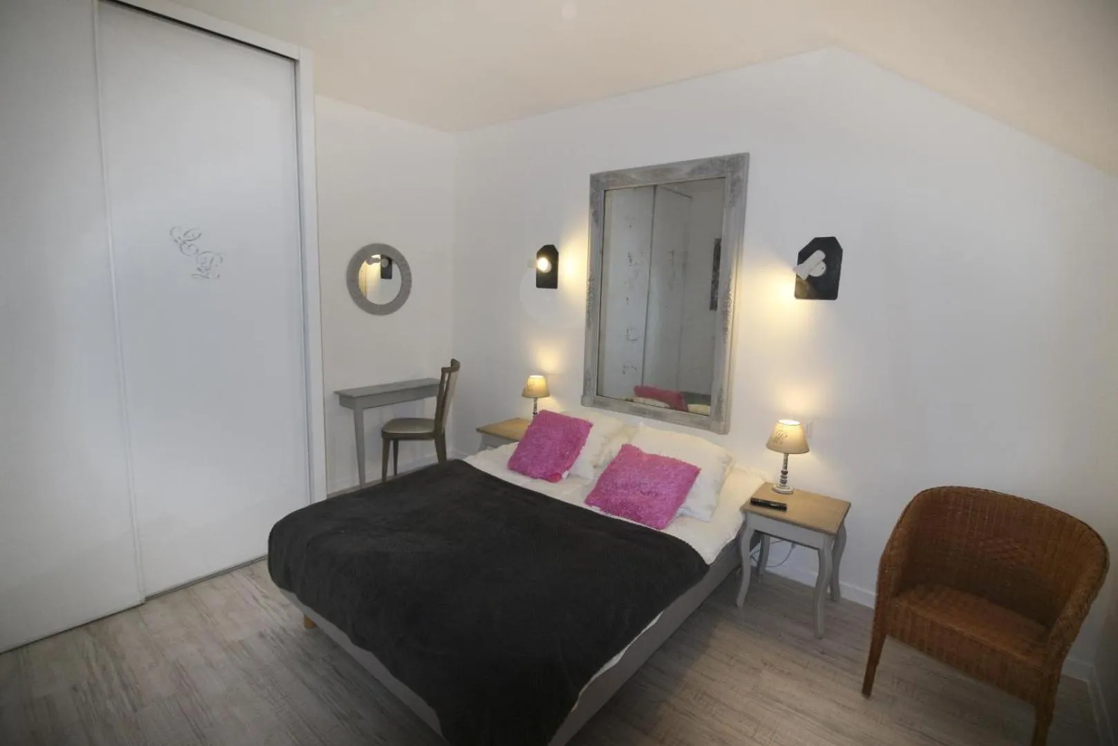 Photo of the whole room in Hôtel Au Clos Paillé La Roche Posay