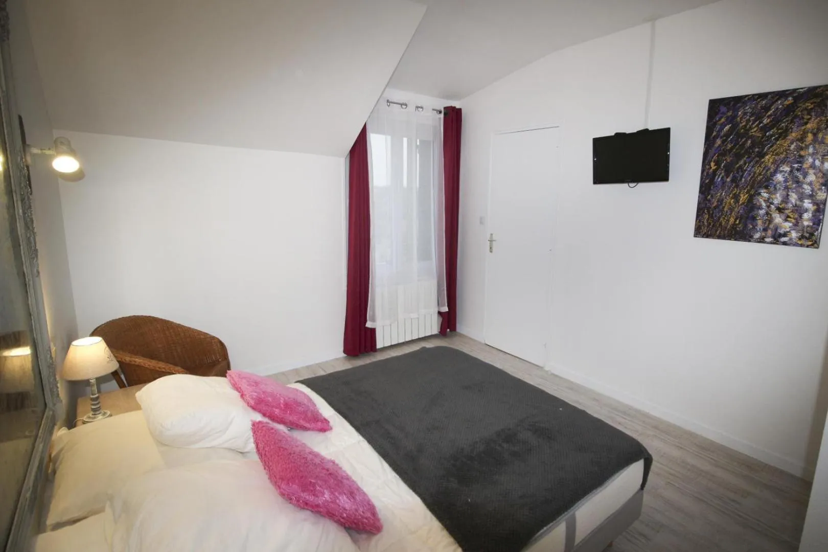 Photo of the whole room in Hôtel Au Clos Paillé La Roche Posay