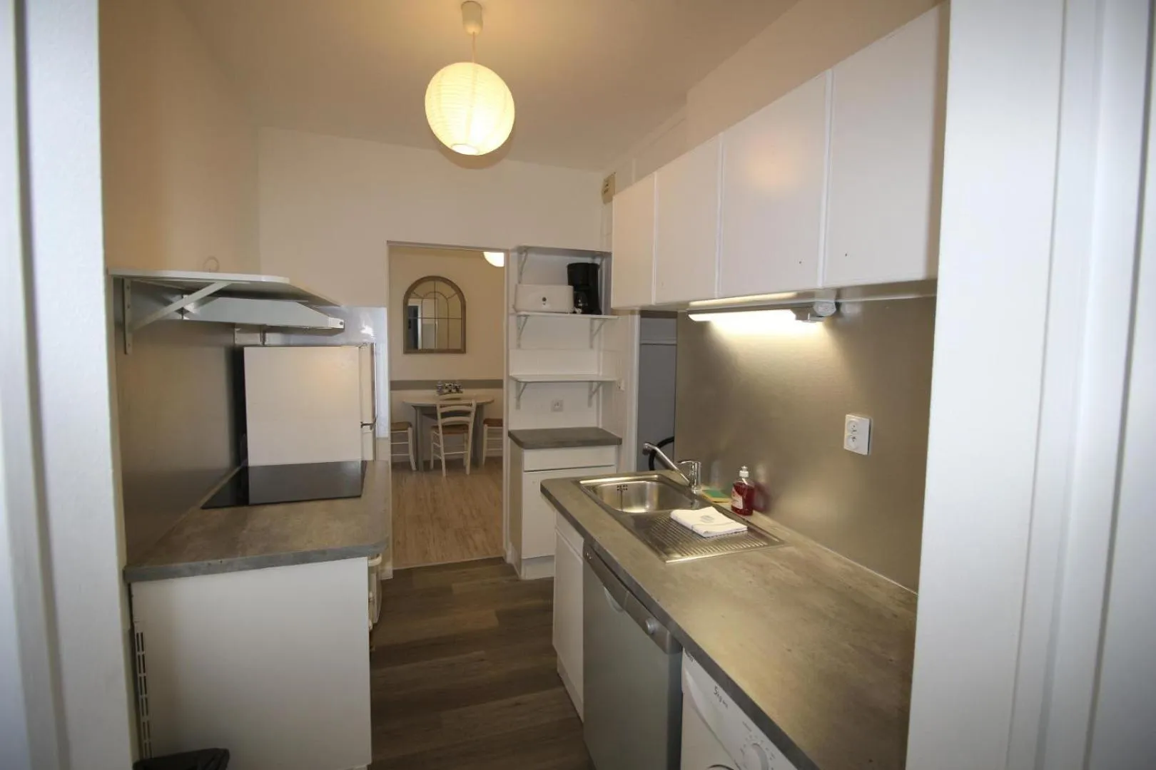 Kitchen or kitchenette in Hôtel Au Clos Paillé La Roche Posay