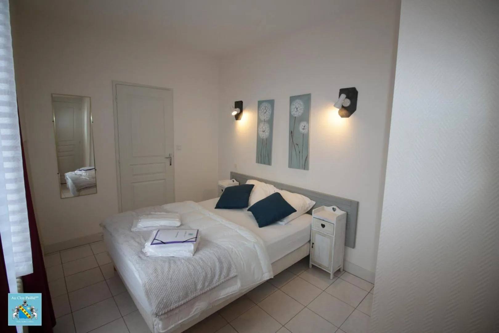 Photo of the whole room in Hôtel Au Clos Paillé La Roche Posay