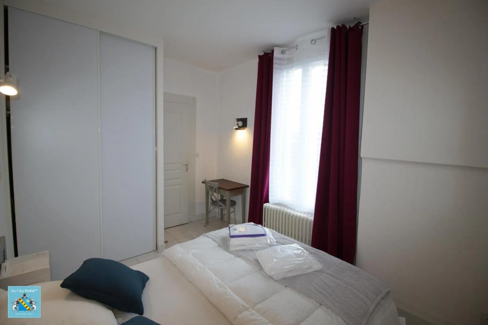 Photo of the whole room in Hôtel Au Clos Paillé La Roche Posay