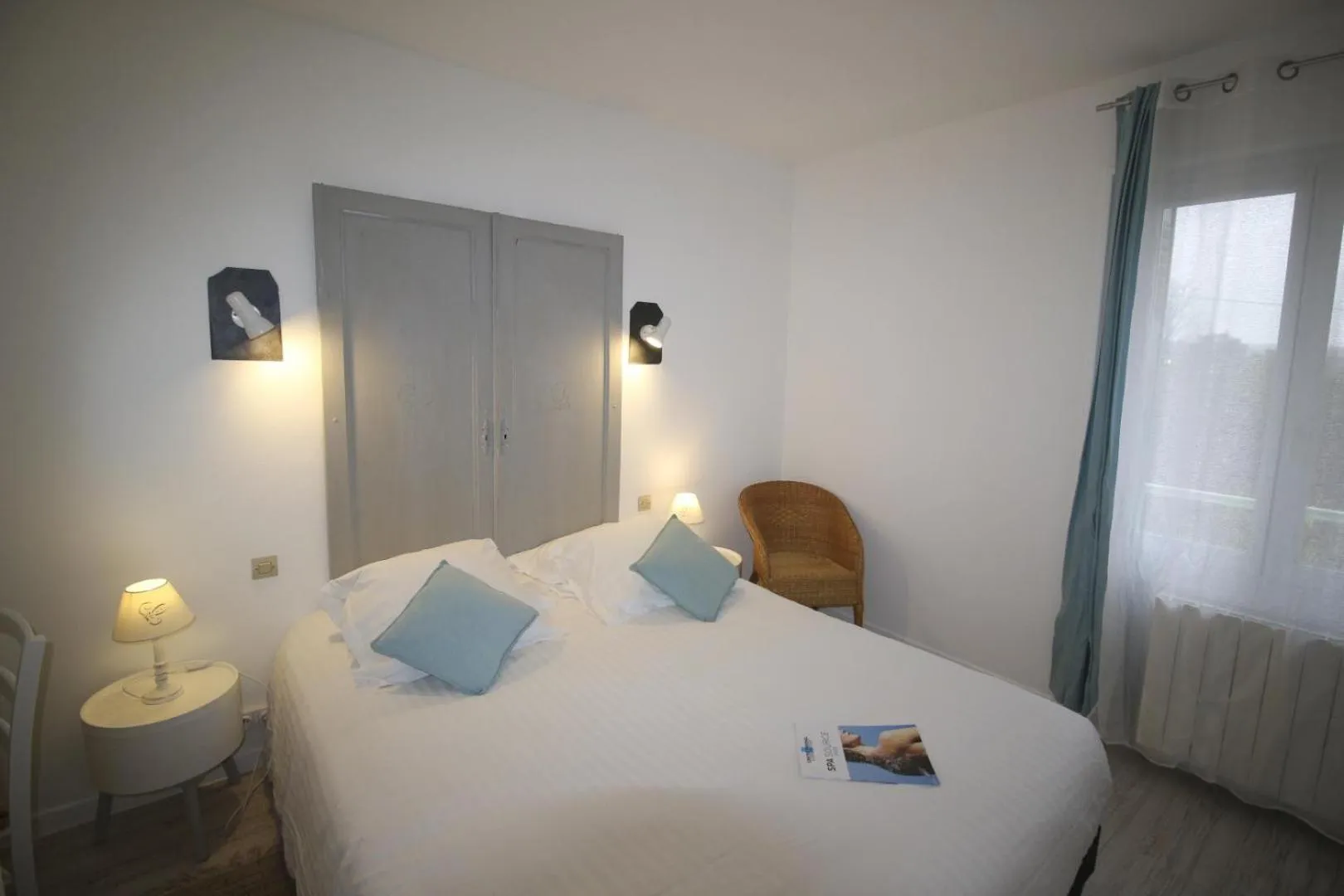 Photo of the whole room in Hôtel Au Clos Paillé La Roche Posay