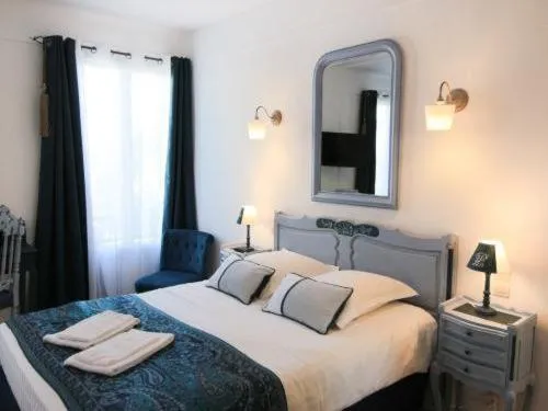 Photo of the whole room in Hôtel Au Clos Paillé La Roche Posay