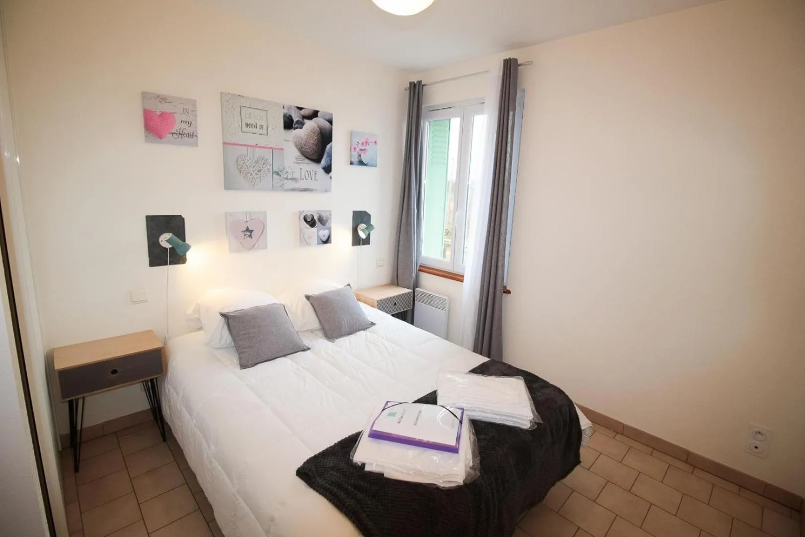 Photo of the whole room in Hôtel Au Clos Paillé La Roche Posay