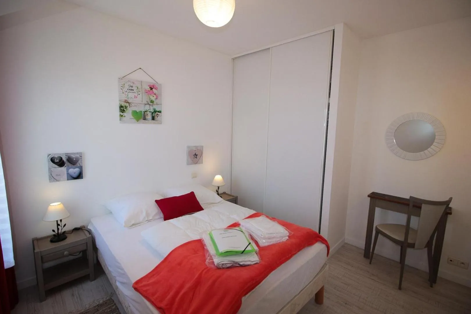 Photo of the whole room in Hôtel Au Clos Paillé La Roche Posay