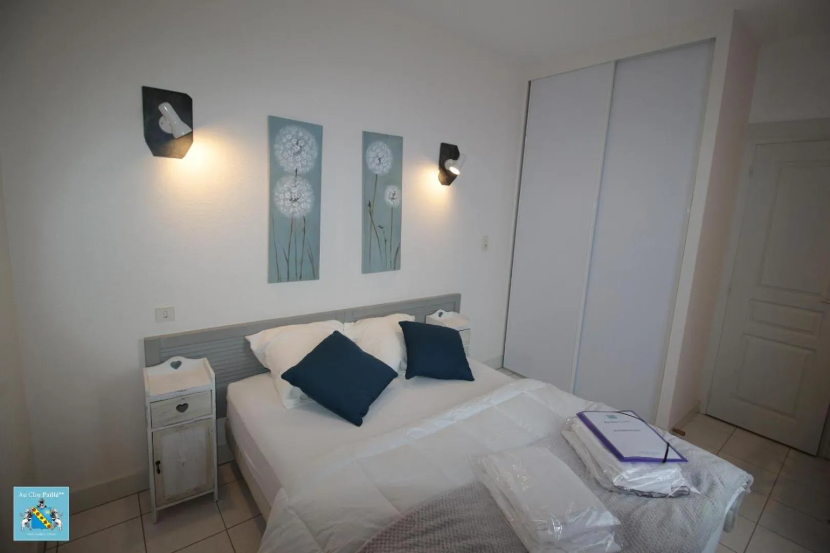 Photo of the whole room in Hôtel Au Clos Paillé La Roche Posay