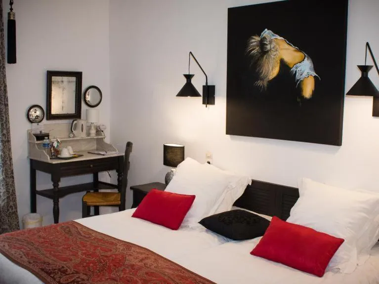 Photo of the whole room in Hôtel Au Clos Paillé La Roche Posay