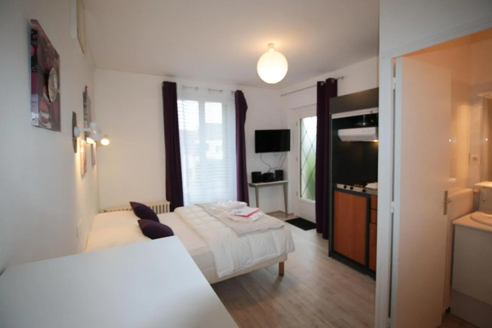 Photo of the whole room in Hôtel Au Clos Paillé La Roche Posay