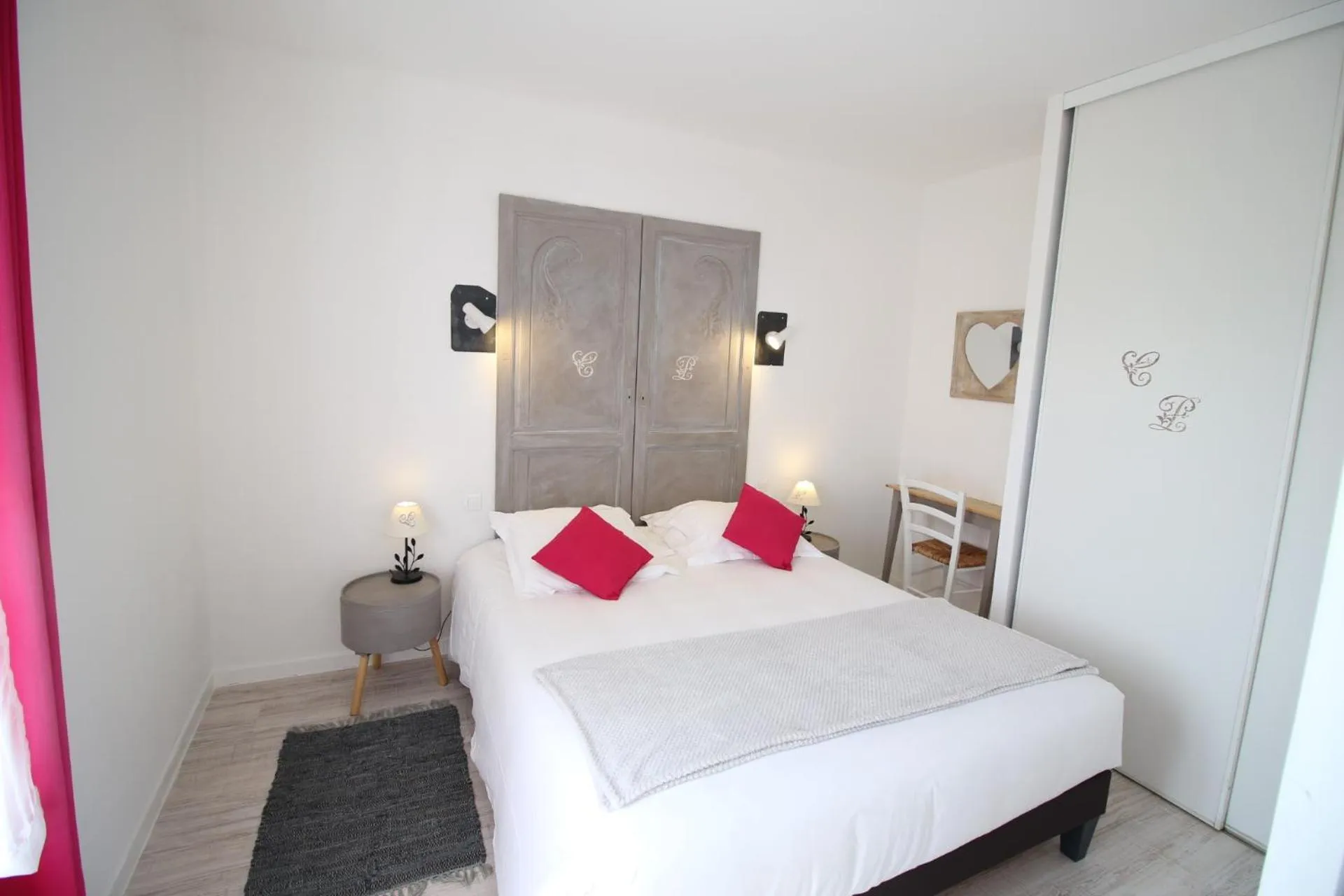 Photo of the whole room in Hôtel Au Clos Paillé La Roche Posay