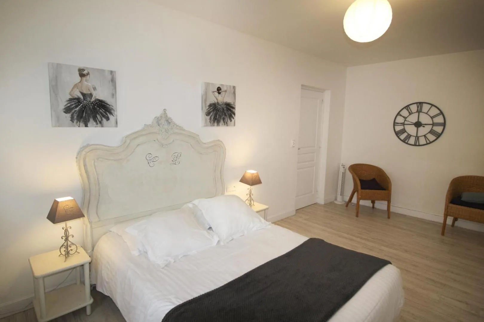 Photo of the whole room in Hôtel Au Clos Paillé La Roche Posay