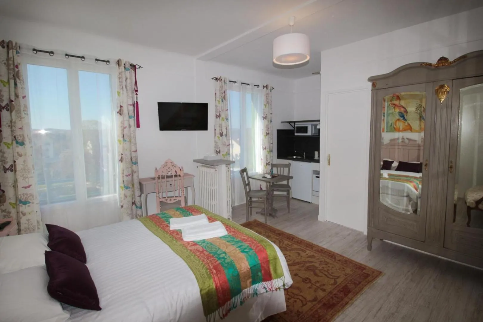 Photo of the whole room in Hôtel Au Clos Paillé La Roche Posay