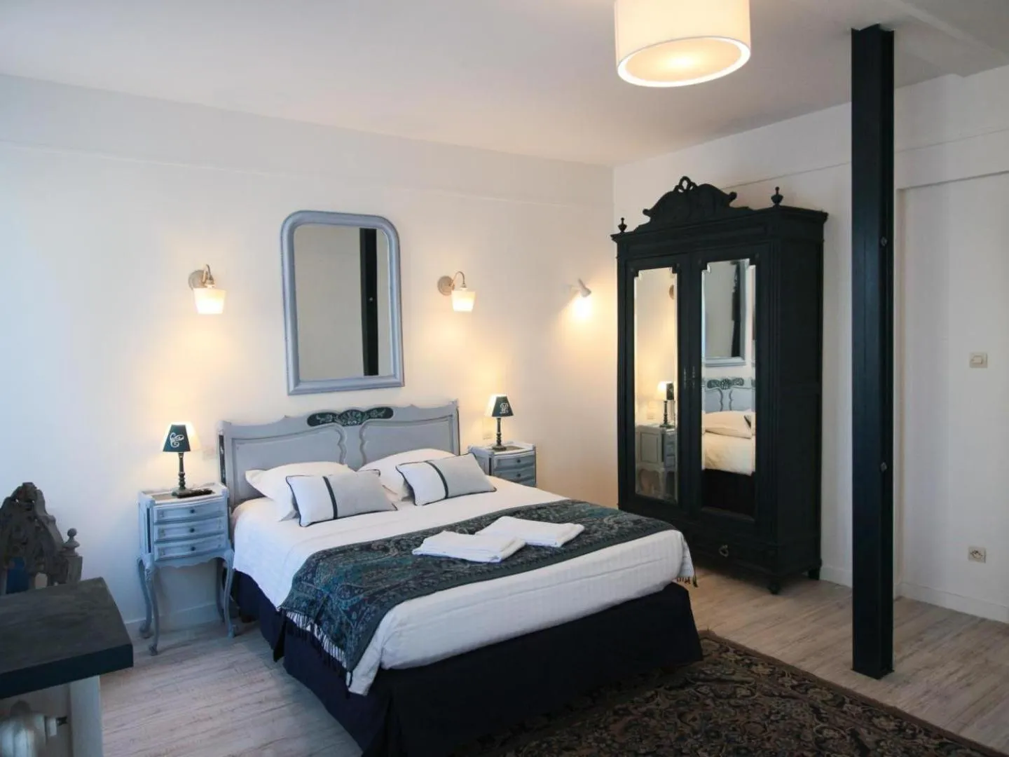 Photo of the whole room in Hôtel Au Clos Paillé La Roche Posay