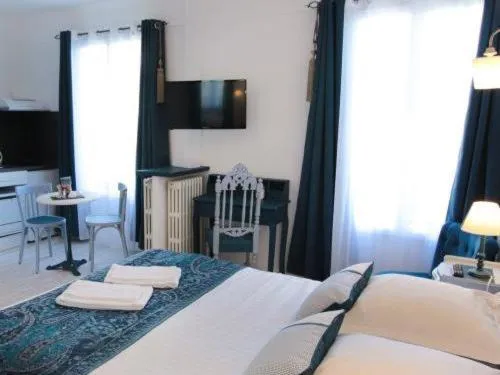 Photo of the whole room in Hôtel Au Clos Paillé La Roche Posay