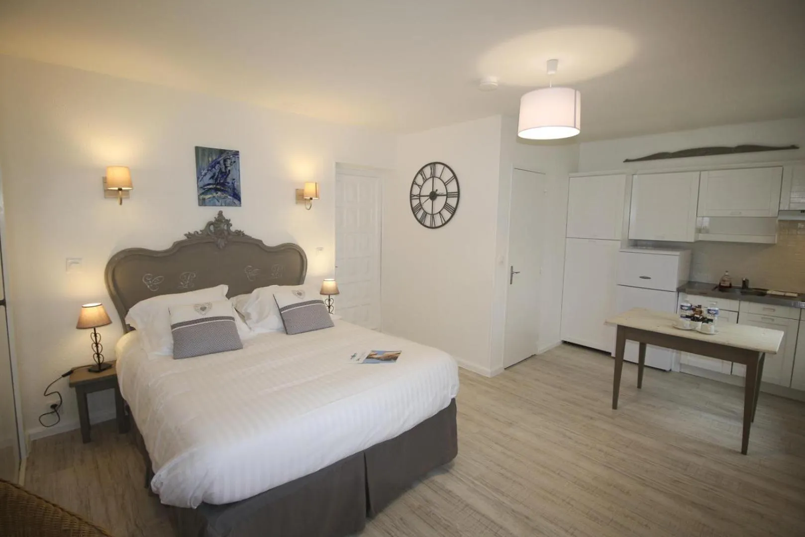 Photo of the whole room in Hôtel Au Clos Paillé La Roche Posay