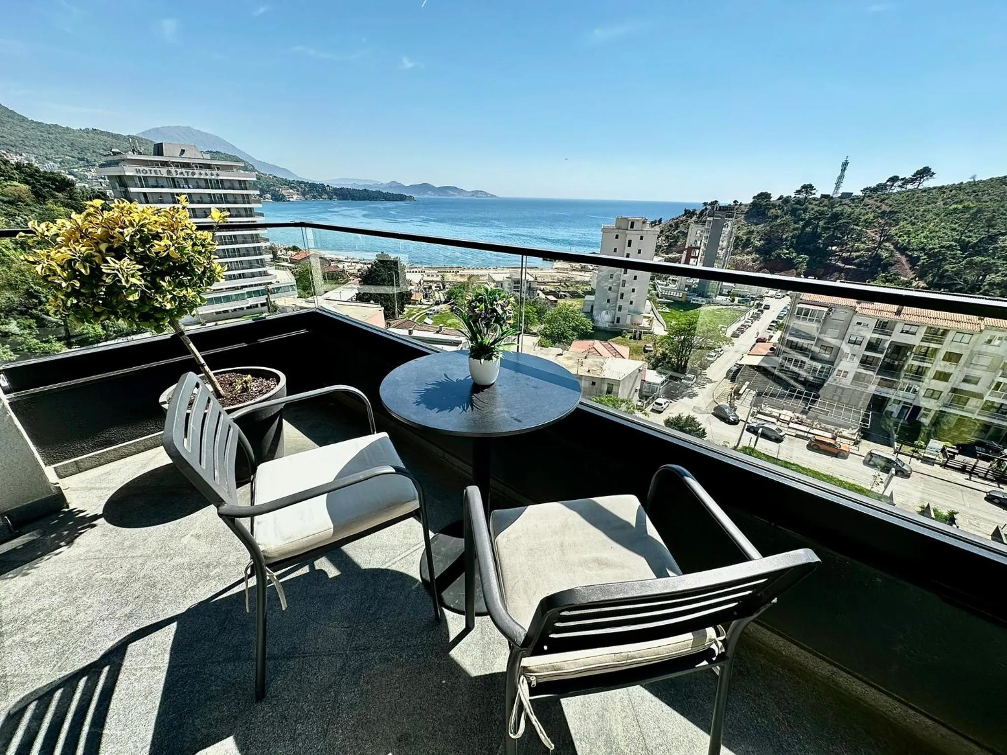 Day in Hotel Del Medio