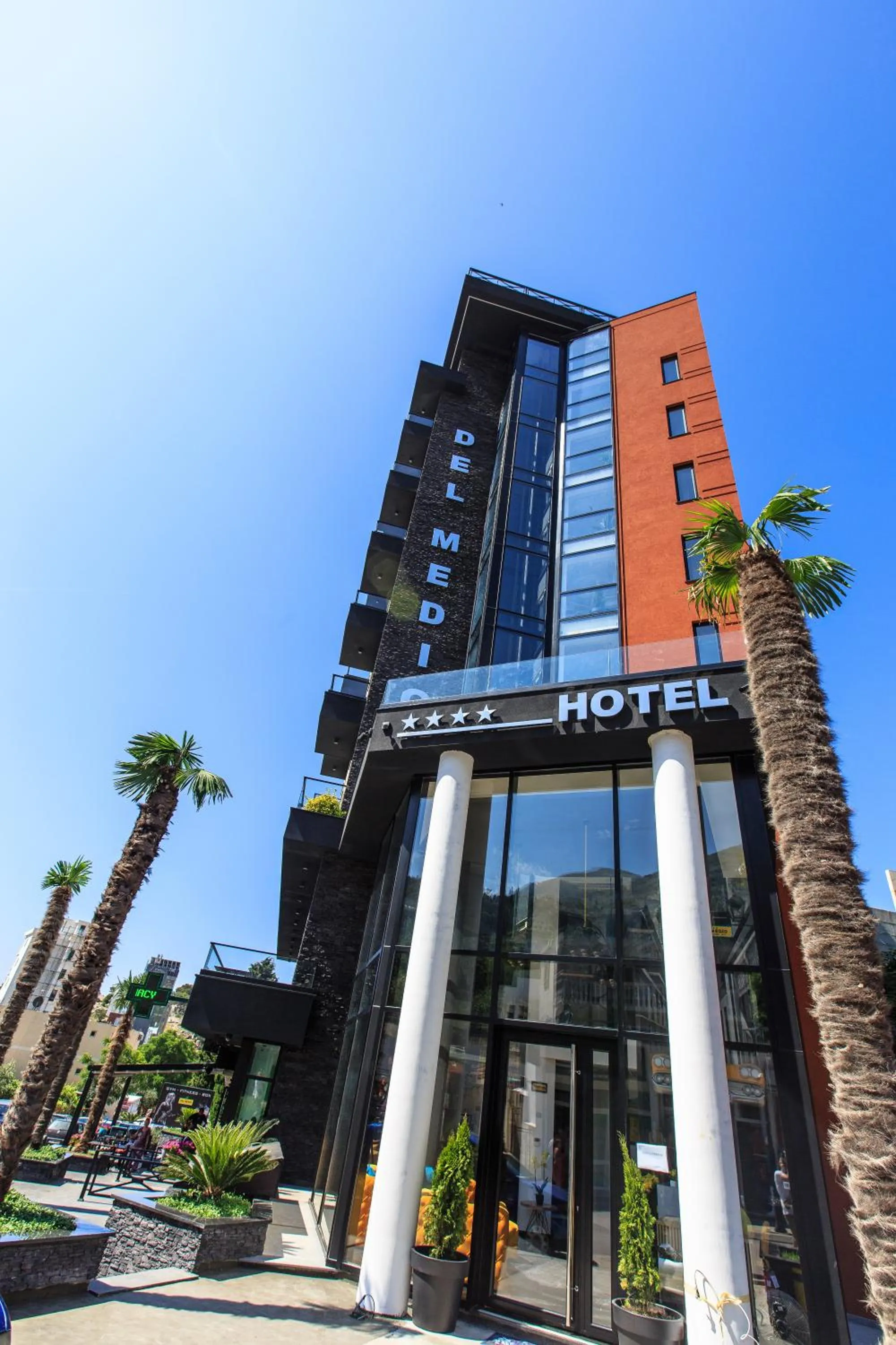 Property building in Hotel Del Medio