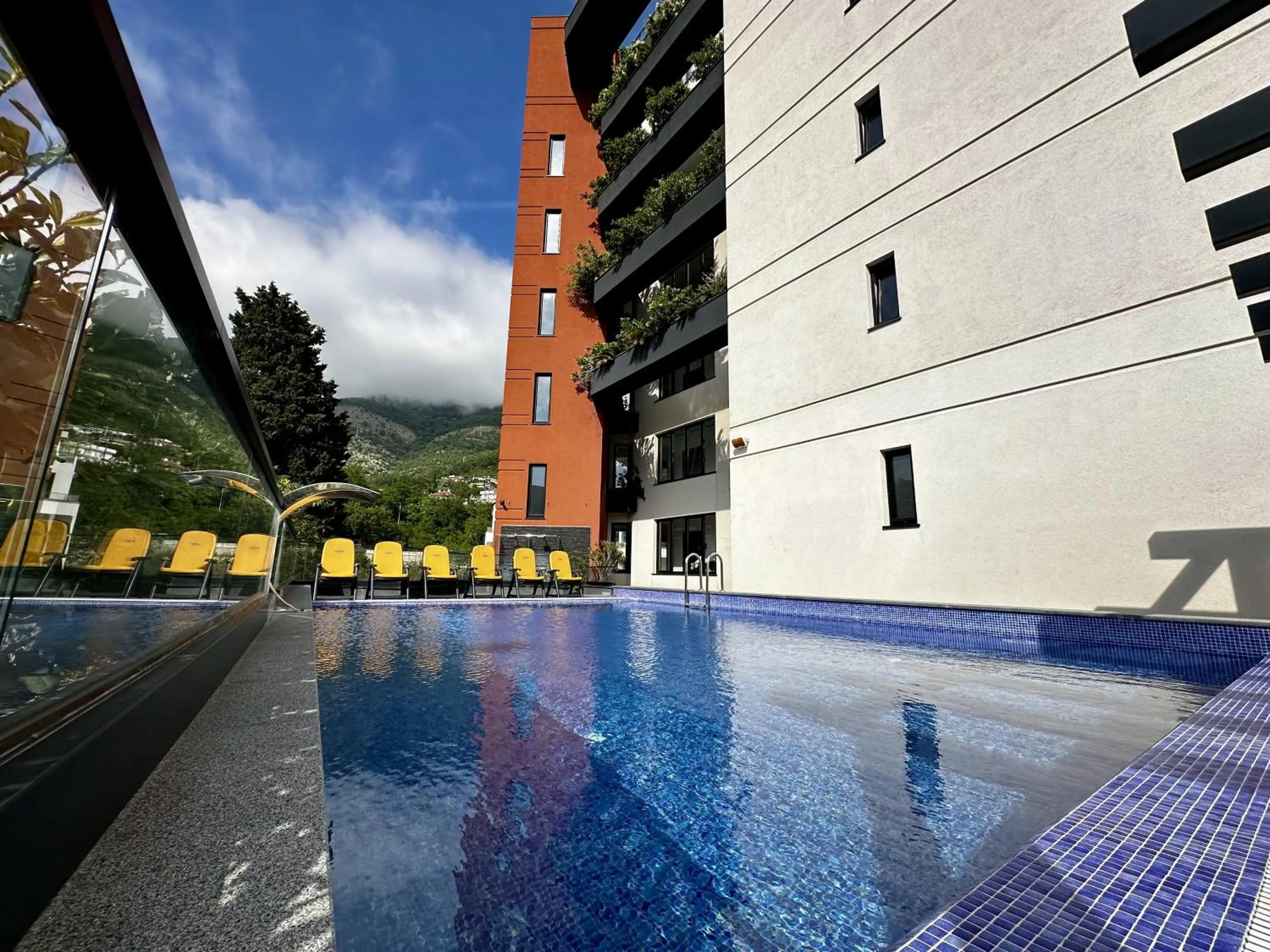 Property building in Hotel Del Medio