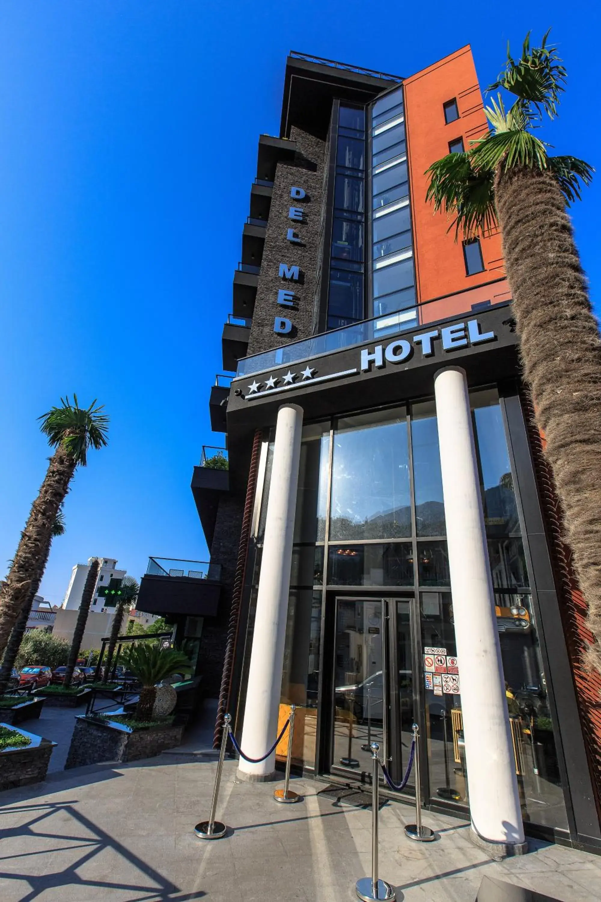 Property building in Hotel Del Medio Property building in Hotel Del Medio