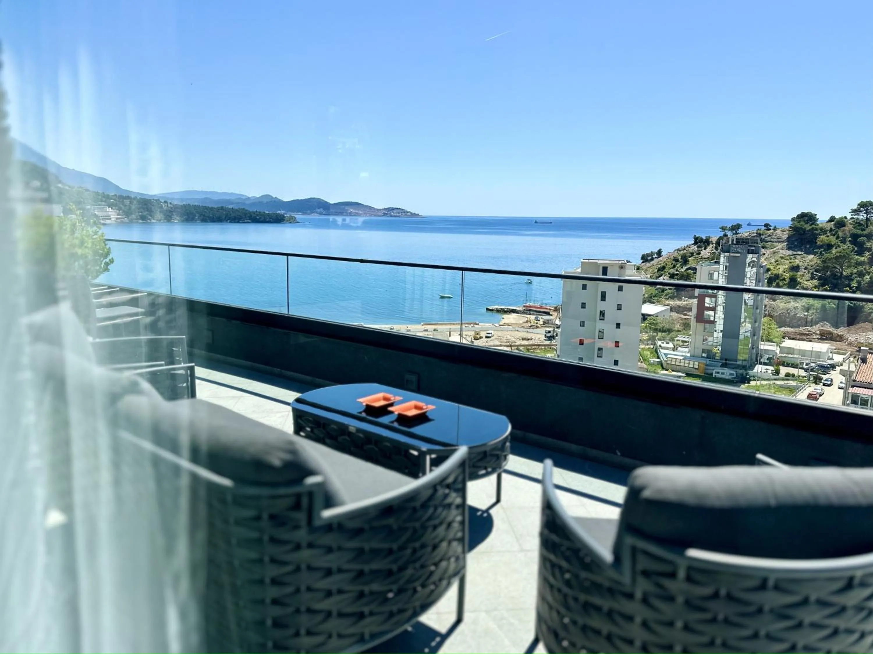 Day in Hotel Del Medio