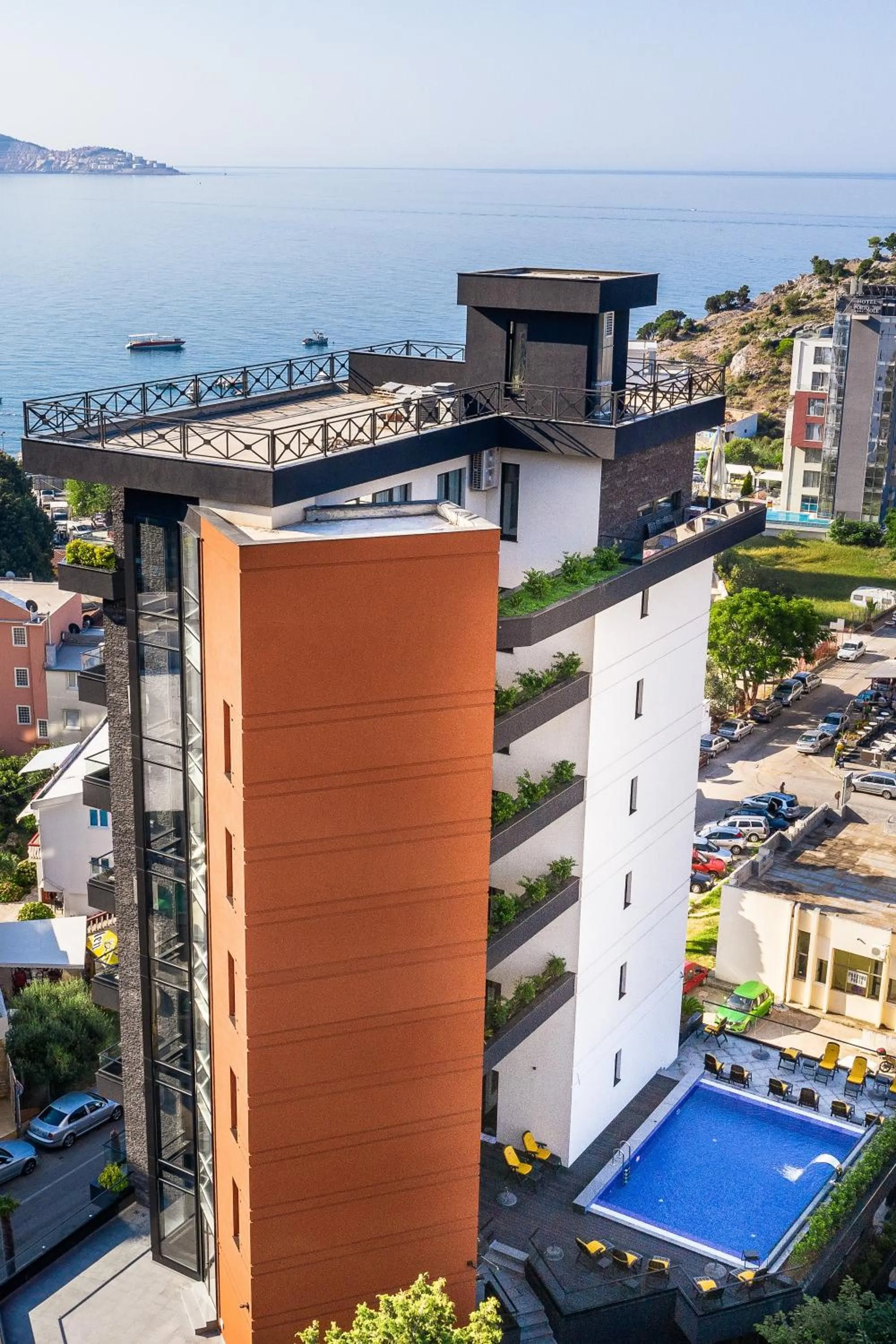 Property building in Hotel Del Medio