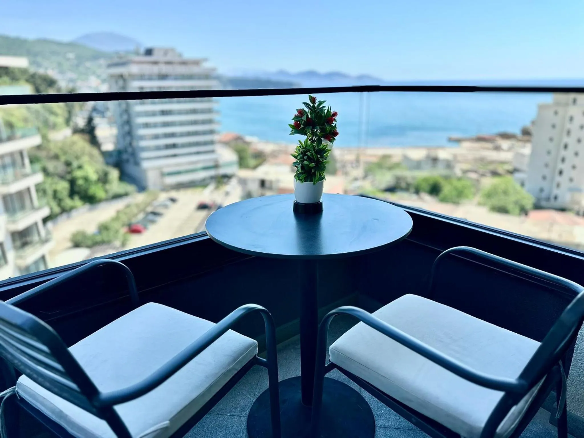 Day in Hotel Del Medio