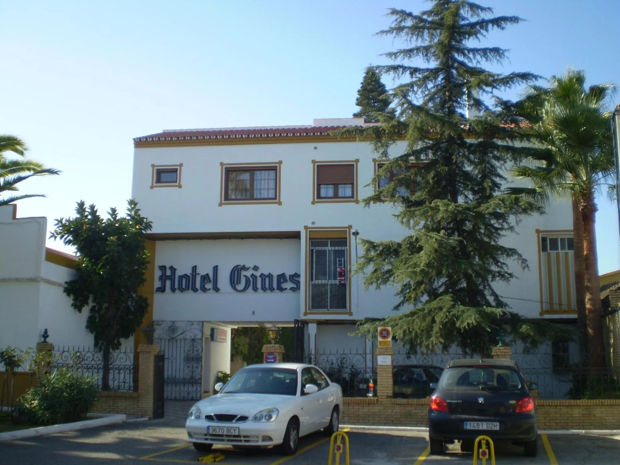 Facade/entrance in Hotel Gines