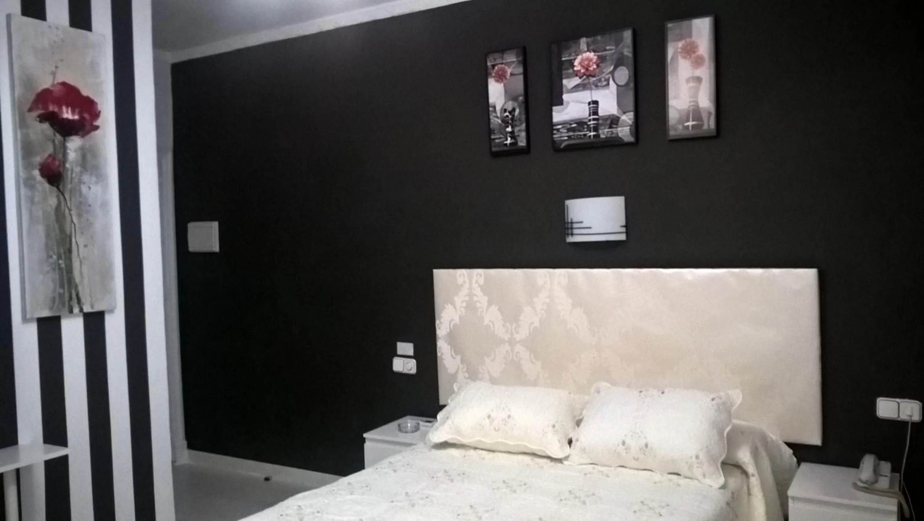 Bedroom, Bed in Hotel Gines