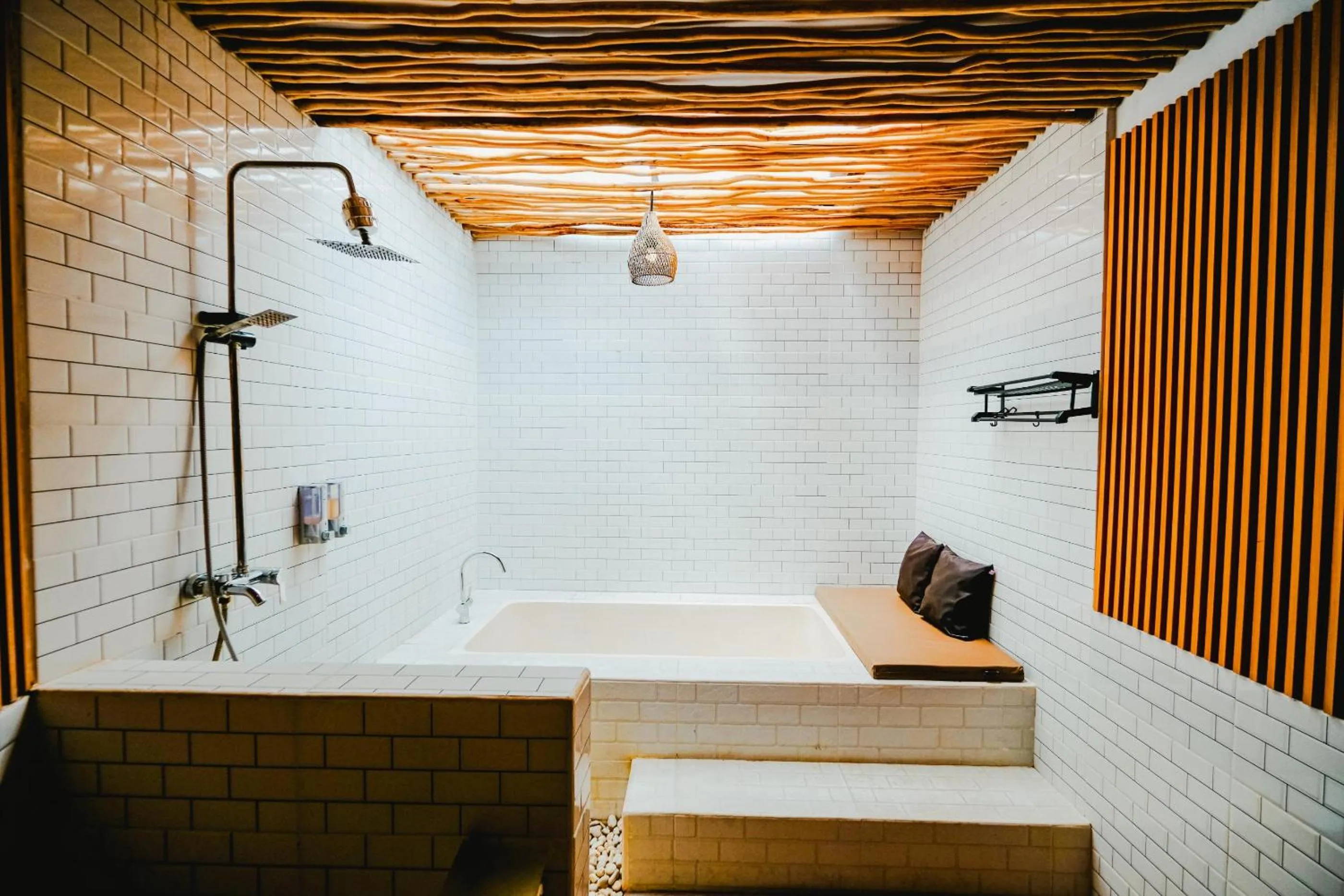 Bathroom in Agung Wiwin Homestay & Restaurant