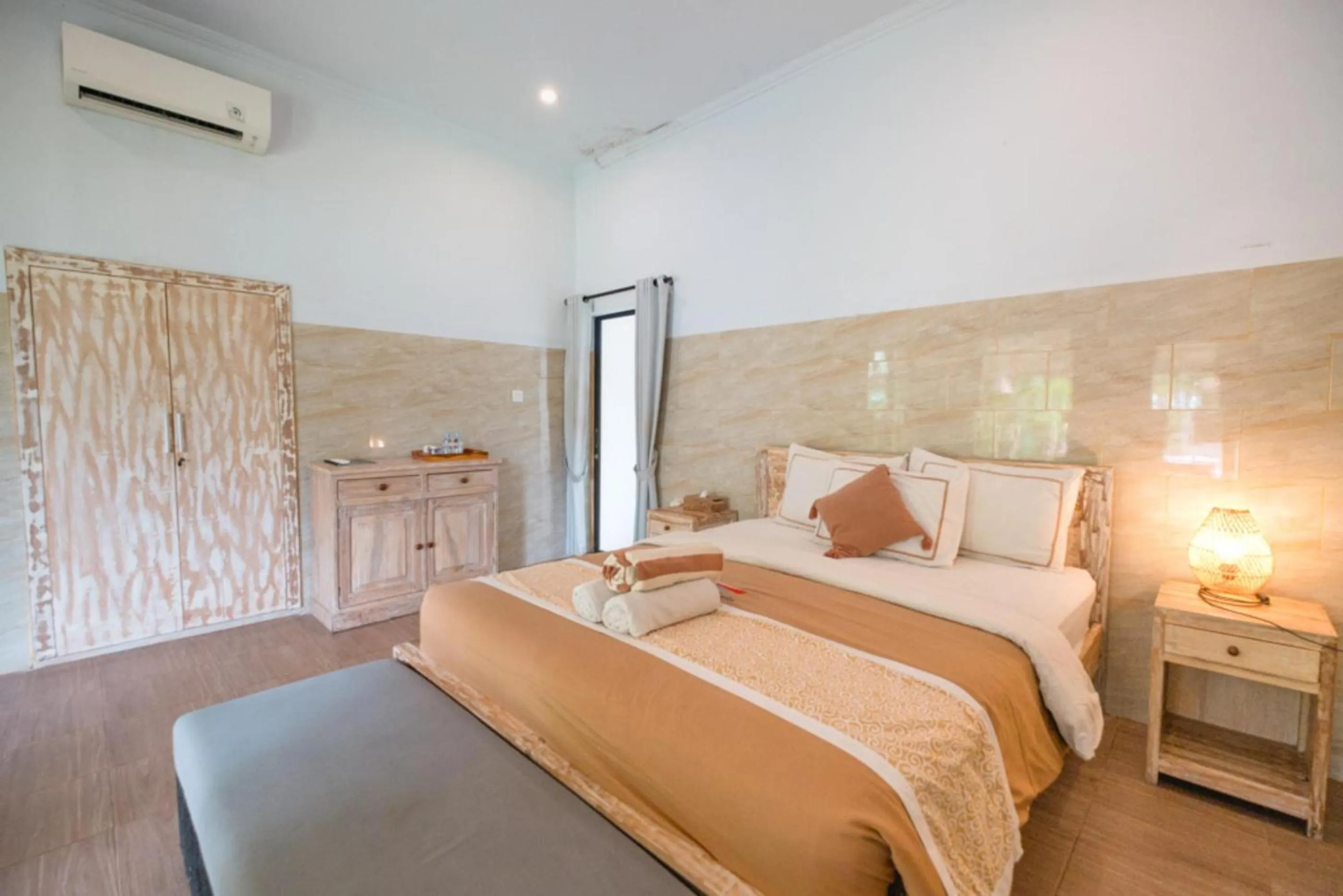 Bed in Agung Wiwin Homestay & Restaurant