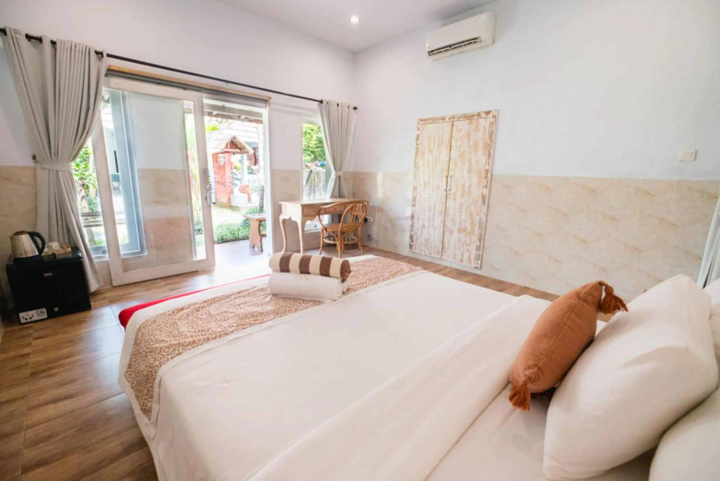 Bed in Agung Wiwin Homestay & Restaurant